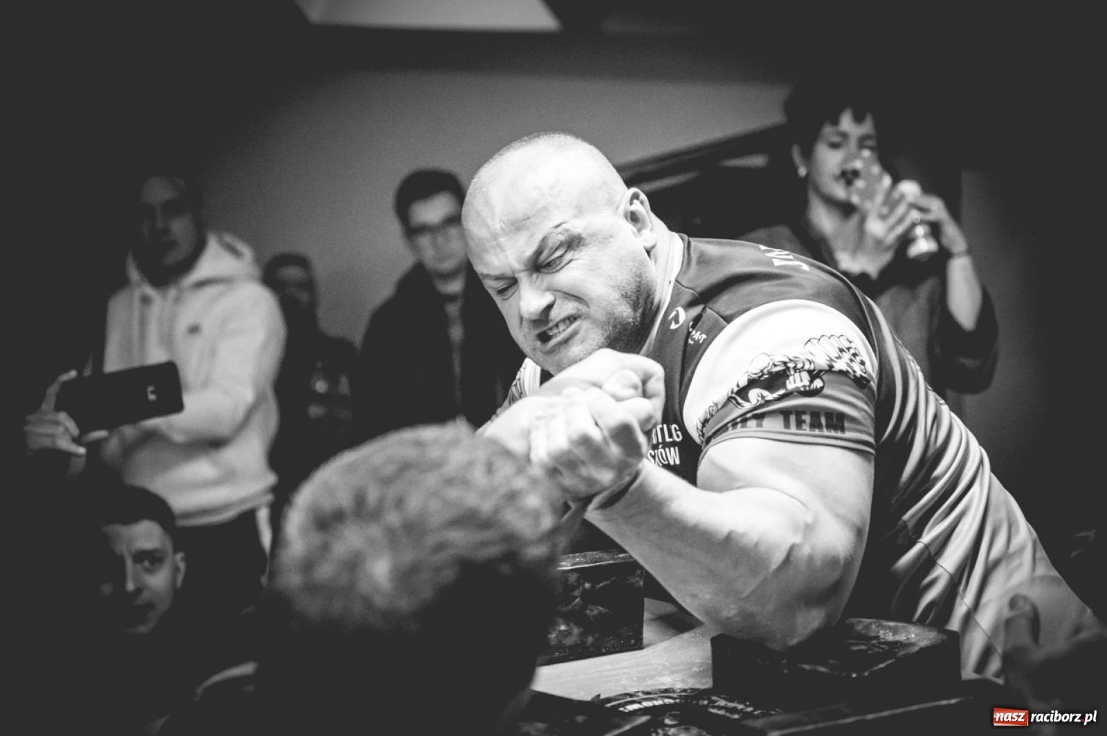 Zdjęcie w galerii na portalu naszraciborz.pl: Racibórz areną krajowej rywalizacji. Na zamku trwają XXVI Mistrzostwa Polski w Armwrestlingu wiadomości z regionu