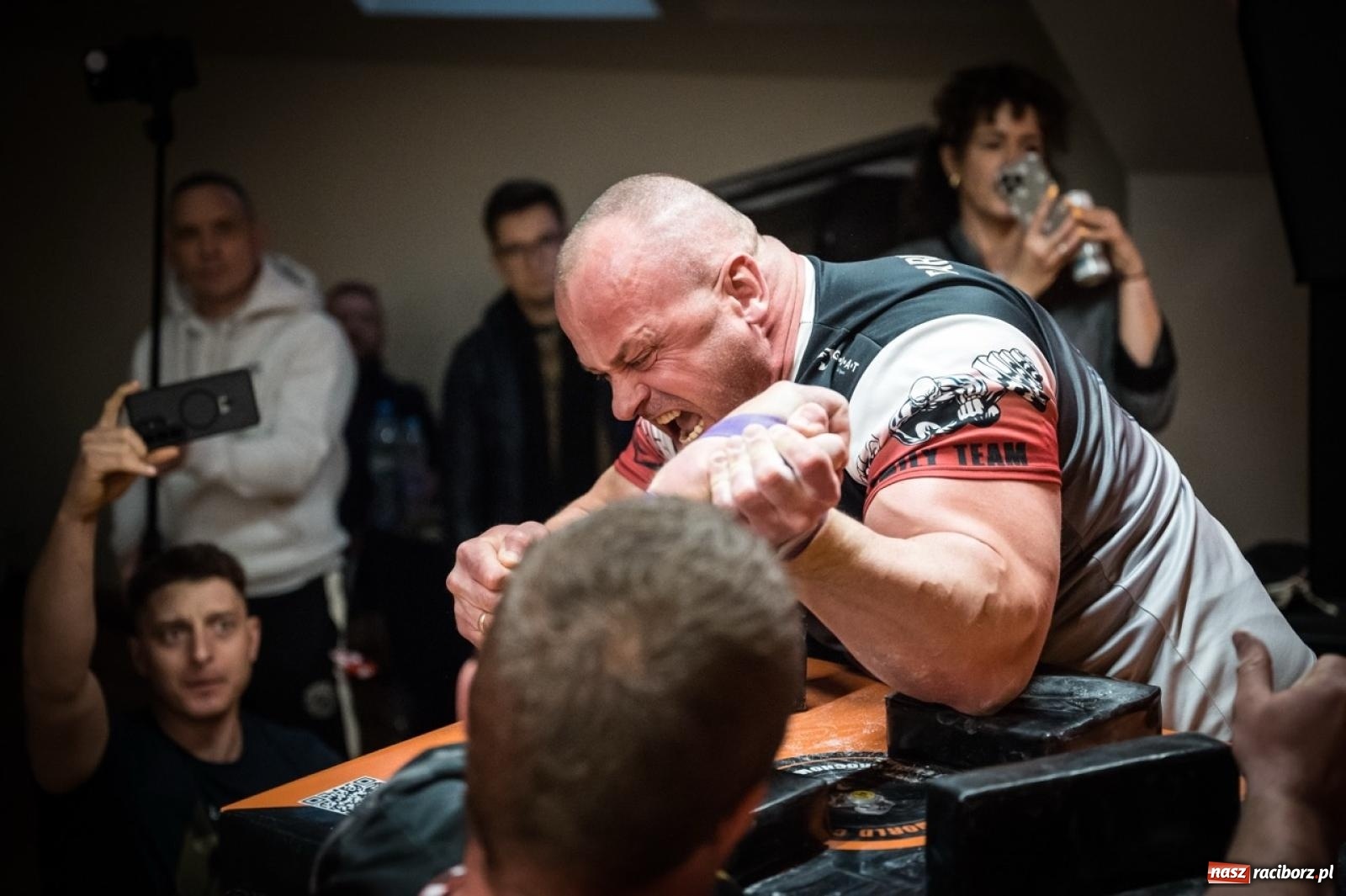 Zdjęcie w galerii na portalu naszraciborz.pl: Racibórz areną krajowej rywalizacji. Na zamku trwają XXVI Mistrzostwa Polski w Armwrestlingu wiadomości z regionu