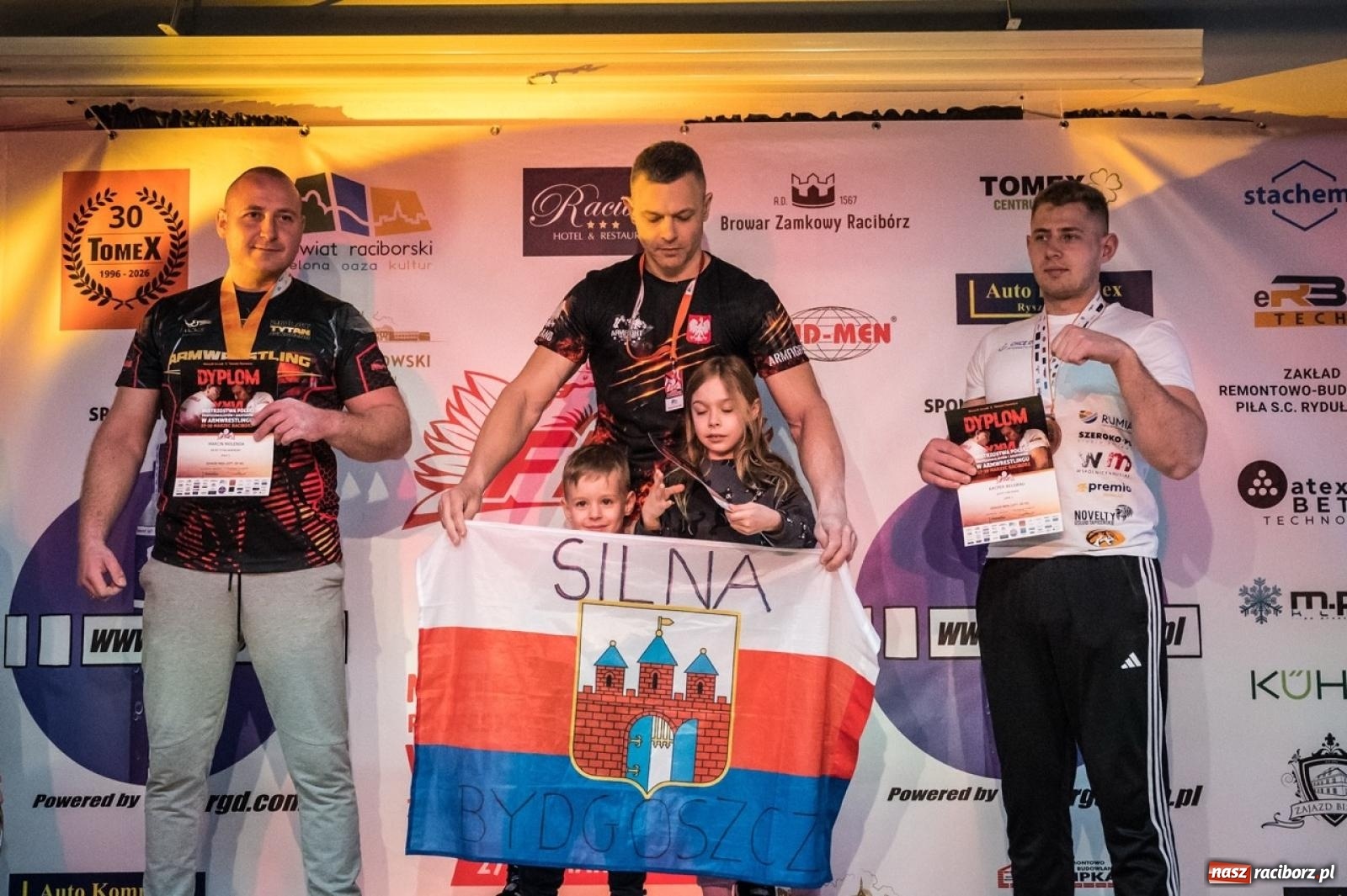 Zdjęcie w galerii na portalu naszraciborz.pl: Racibórz areną krajowej rywalizacji. Na zamku trwają XXVI Mistrzostwa Polski w Armwrestlingu wiadomości z regionu