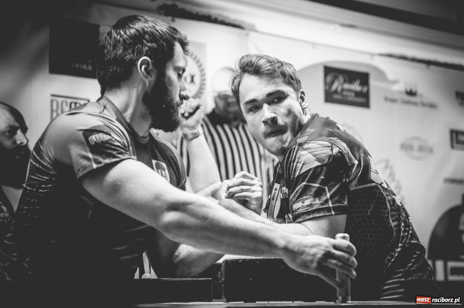 Zdjęcie w galerii na portalu naszraciborz.pl: Racibórz areną krajowej rywalizacji. Na zamku trwają XXVI Mistrzostwa Polski w Armwrestlingu wiadomości z regionu