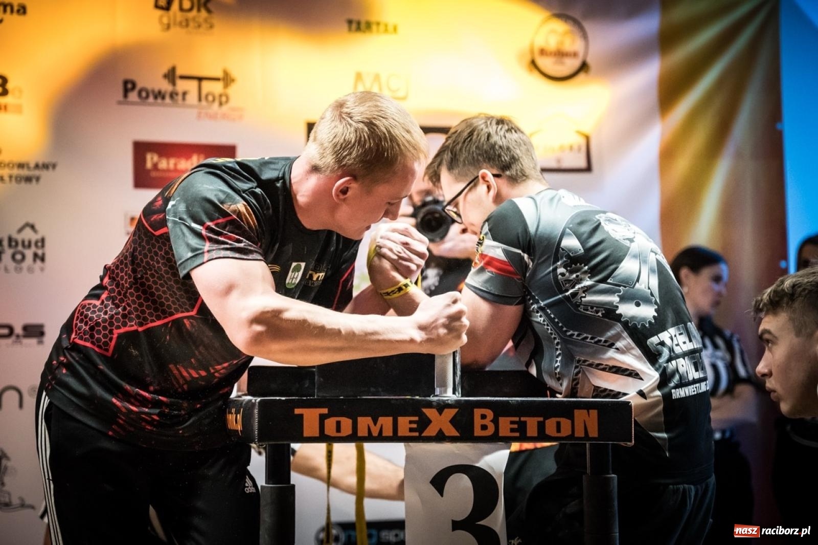 Zdjęcie w galerii na portalu naszraciborz.pl: Racibórz areną krajowej rywalizacji. Na zamku trwają XXVI Mistrzostwa Polski w Armwrestlingu wiadomości z regionu