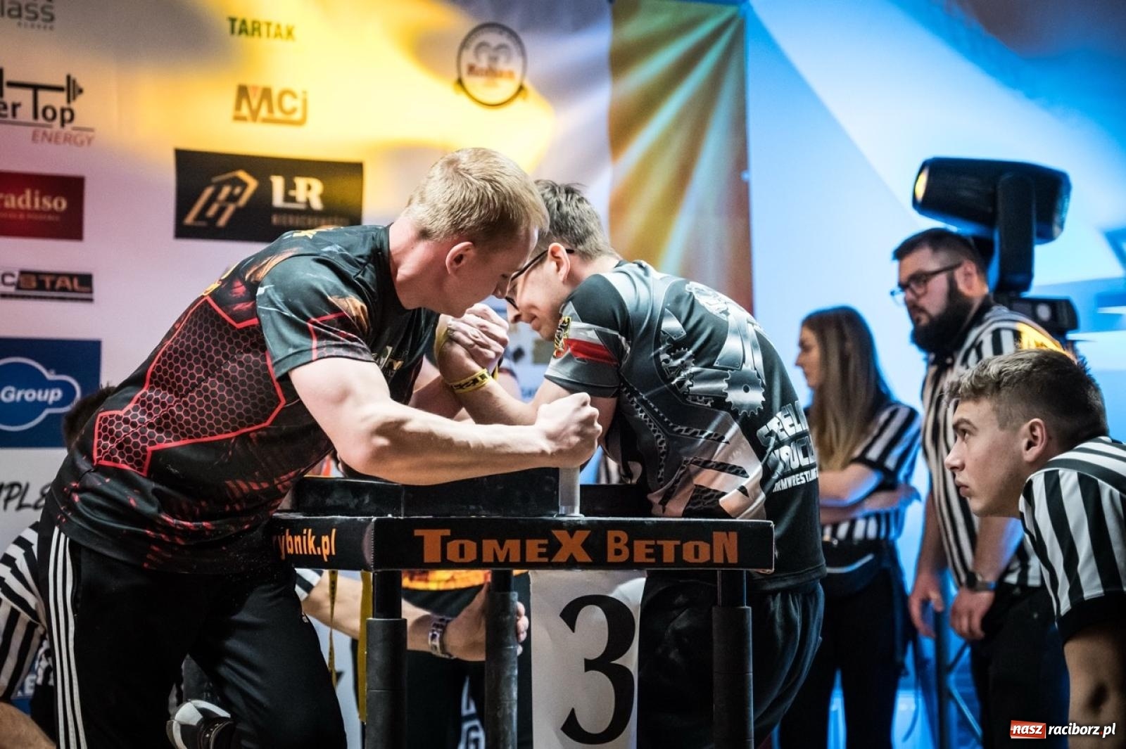 Zdjęcie w galerii na portalu naszraciborz.pl: Racibórz areną krajowej rywalizacji. Na zamku trwają XXVI Mistrzostwa Polski w Armwrestlingu wiadomości z regionu