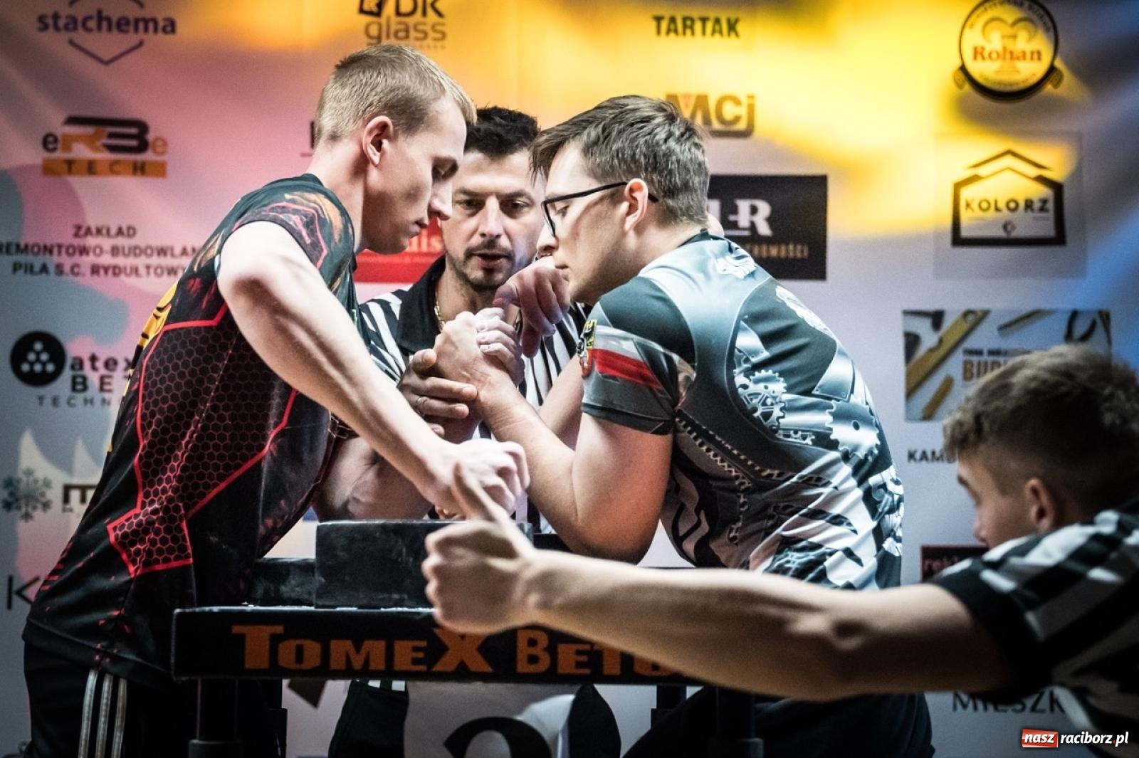 Zdjęcie w galerii na portalu naszraciborz.pl: Racibórz areną krajowej rywalizacji. Na zamku trwają XXVI Mistrzostwa Polski w Armwrestlingu wiadomości z regionu