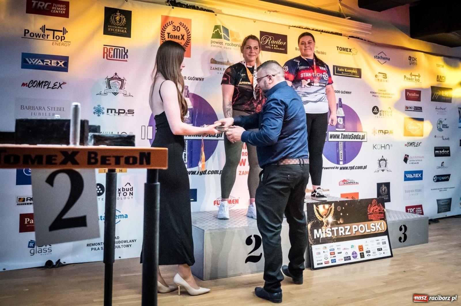 Zdjęcie w galerii na portalu naszraciborz.pl: Racibórz areną krajowej rywalizacji. Na zamku trwają XXVI Mistrzostwa Polski w Armwrestlingu wiadomości z regionu