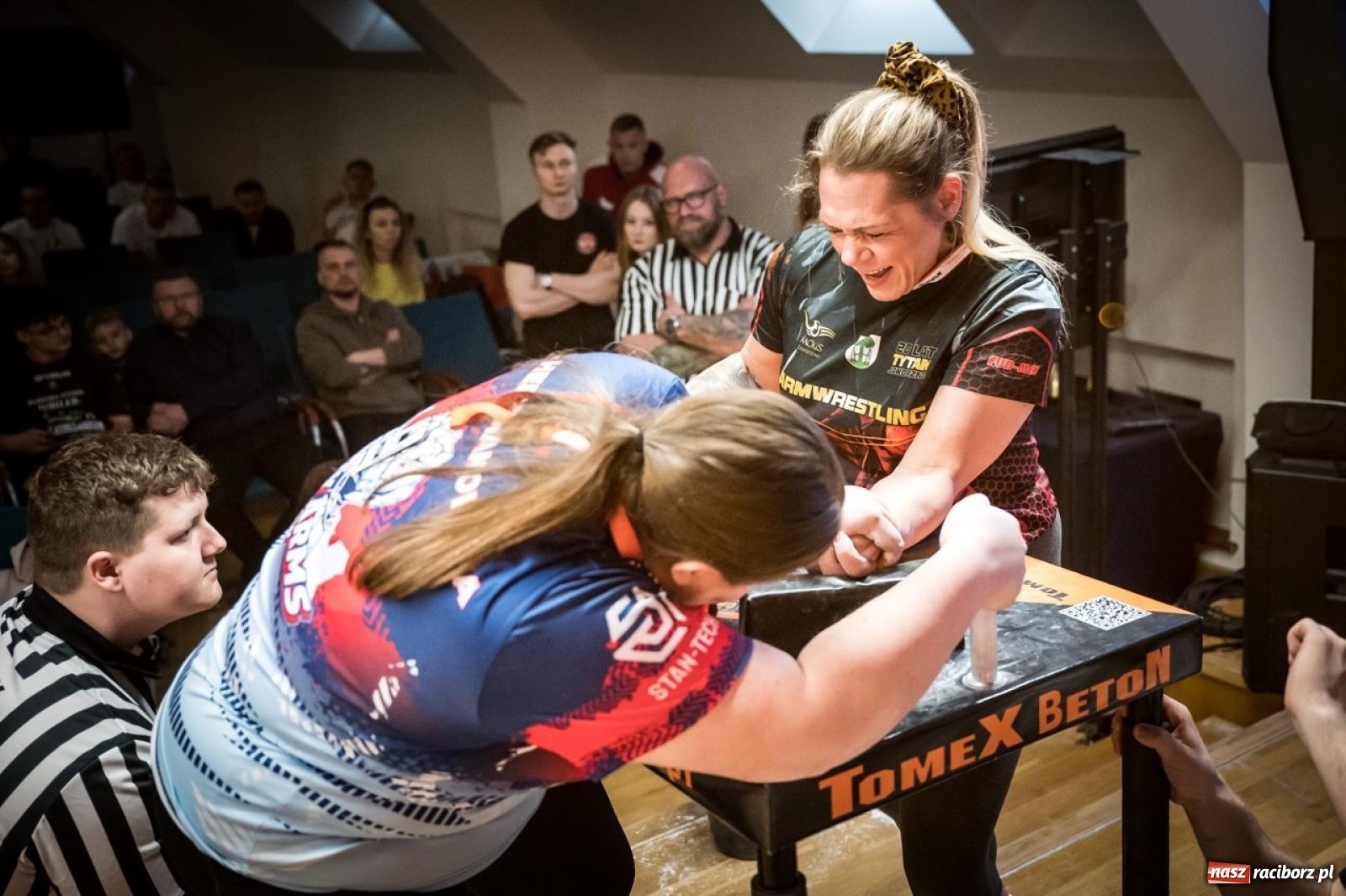 Zdjęcie w galerii na portalu naszraciborz.pl: Racibórz areną krajowej rywalizacji. Na zamku trwają XXVI Mistrzostwa Polski w Armwrestlingu wiadomości z regionu