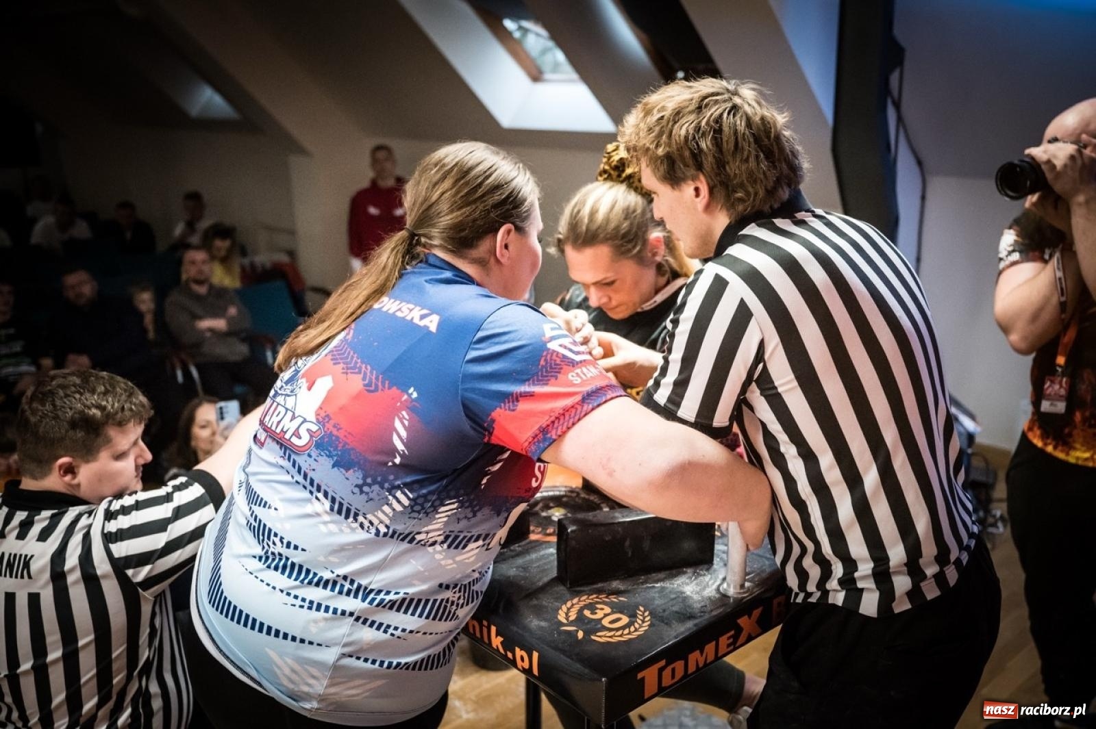 Zdjęcie w galerii na portalu naszraciborz.pl: Racibórz areną krajowej rywalizacji. Na zamku trwają XXVI Mistrzostwa Polski w Armwrestlingu wiadomości z regionu