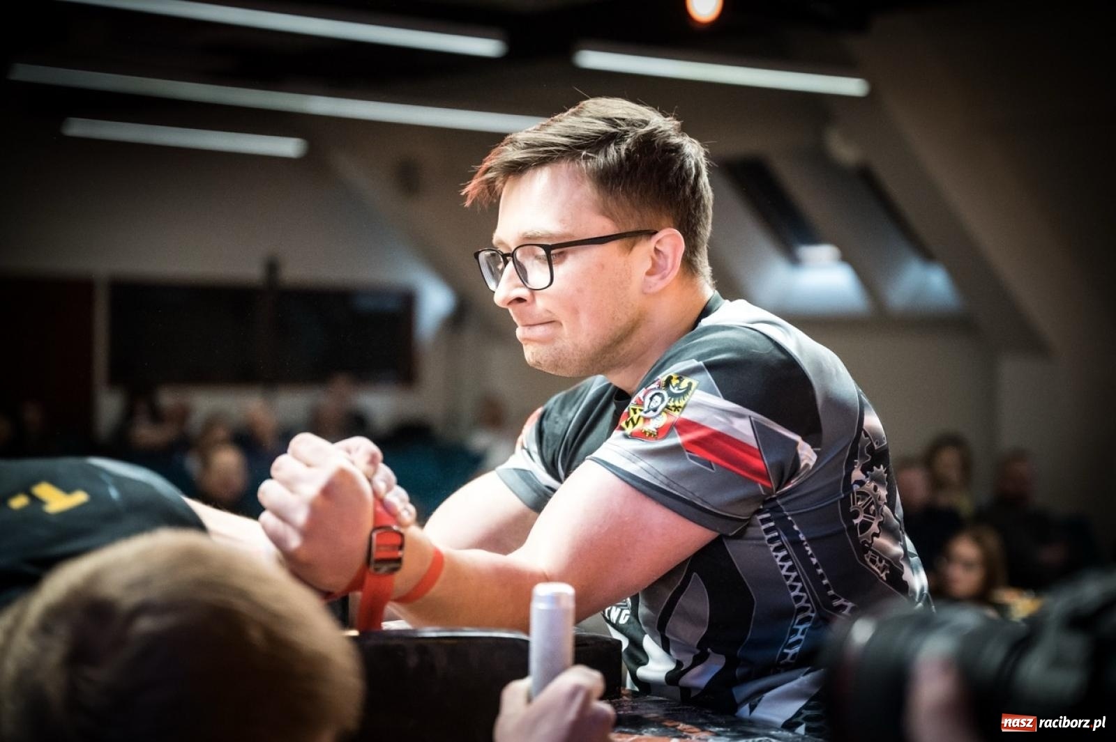 Zdjęcie w galerii na portalu naszraciborz.pl: Racibórz areną krajowej rywalizacji. Na zamku trwają XXVI Mistrzostwa Polski w Armwrestlingu wiadomości z regionu