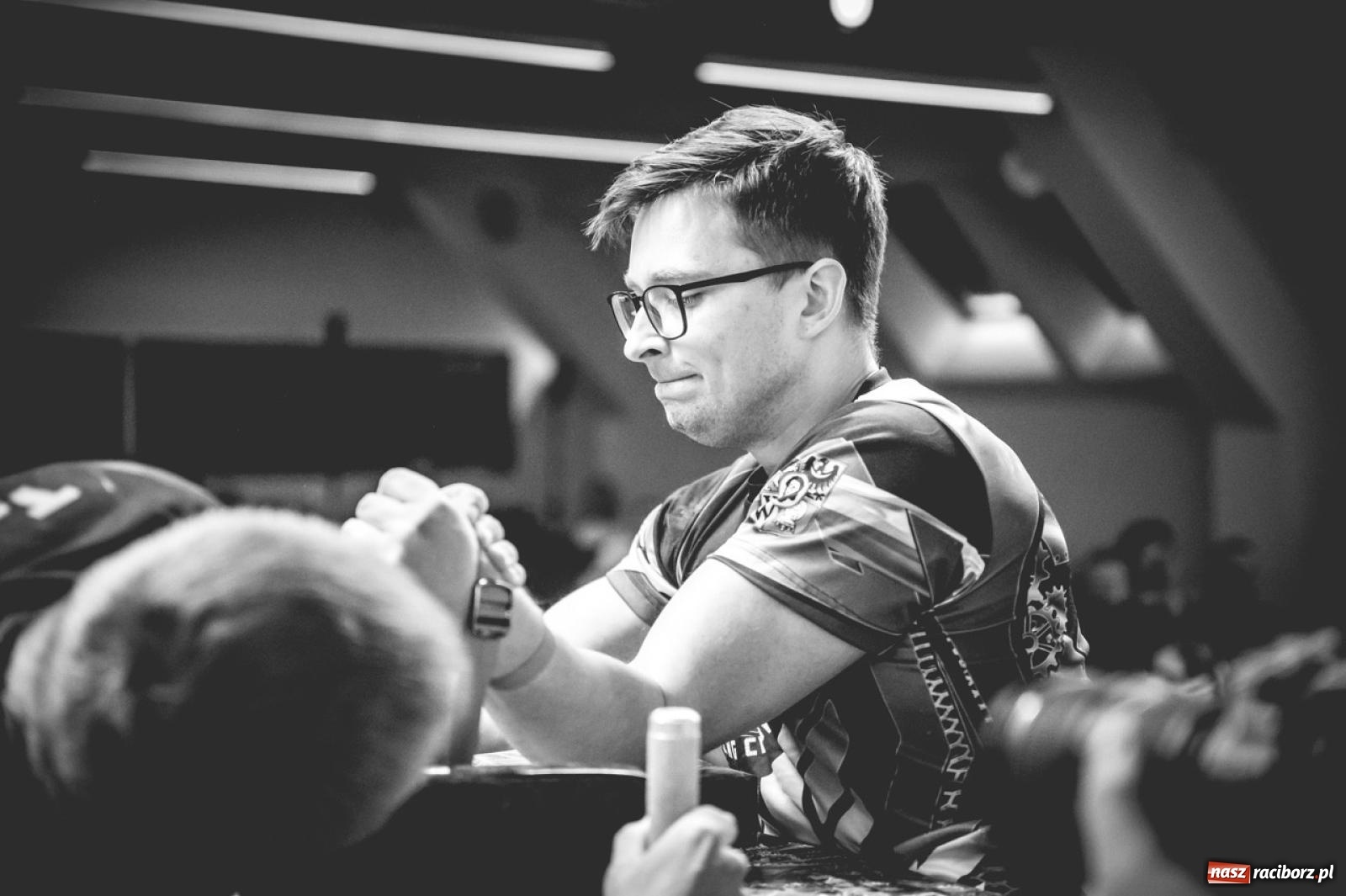 Zdjęcie w galerii na portalu naszraciborz.pl: Racibórz areną krajowej rywalizacji. Na zamku trwają XXVI Mistrzostwa Polski w Armwrestlingu wiadomości z regionu