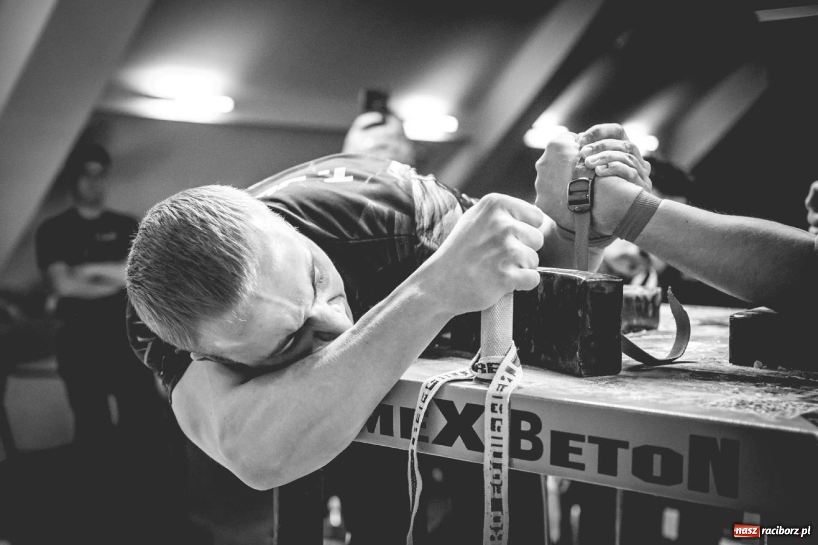 Zdjęcie w galerii na portalu naszraciborz.pl: Racibórz areną krajowej rywalizacji. Na zamku trwają XXVI Mistrzostwa Polski w Armwrestlingu wiadomości z regionu