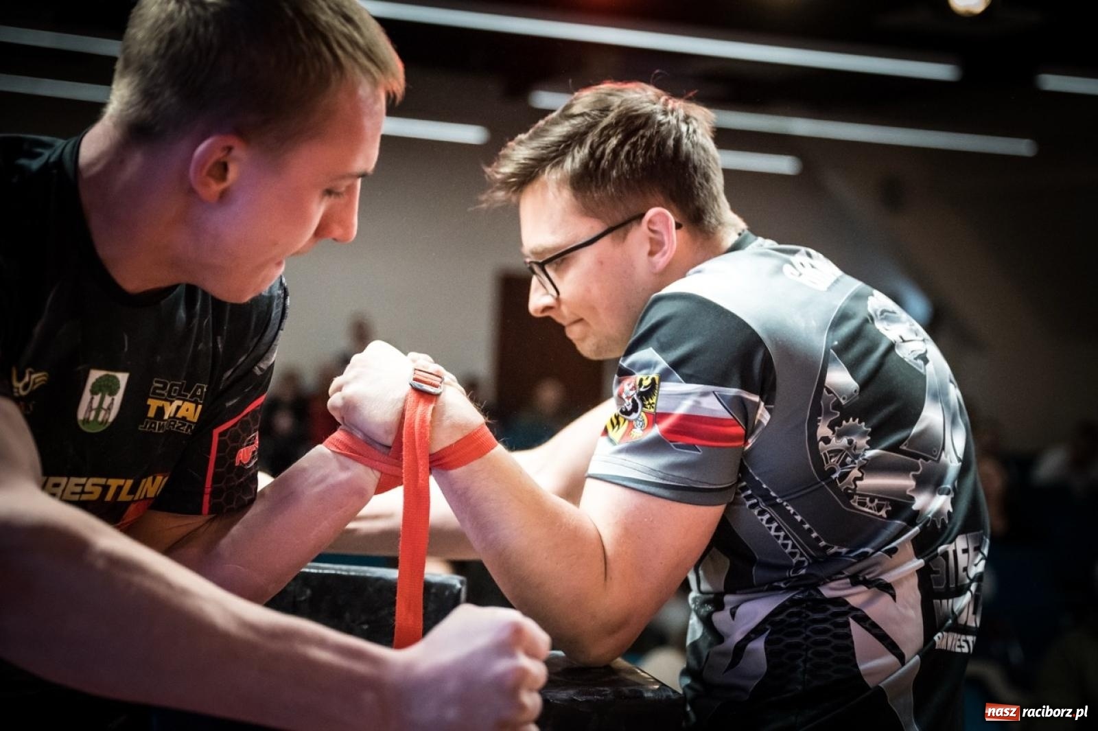 Zdjęcie w galerii na portalu naszraciborz.pl: Racibórz areną krajowej rywalizacji. Na zamku trwają XXVI Mistrzostwa Polski w Armwrestlingu wiadomości z regionu