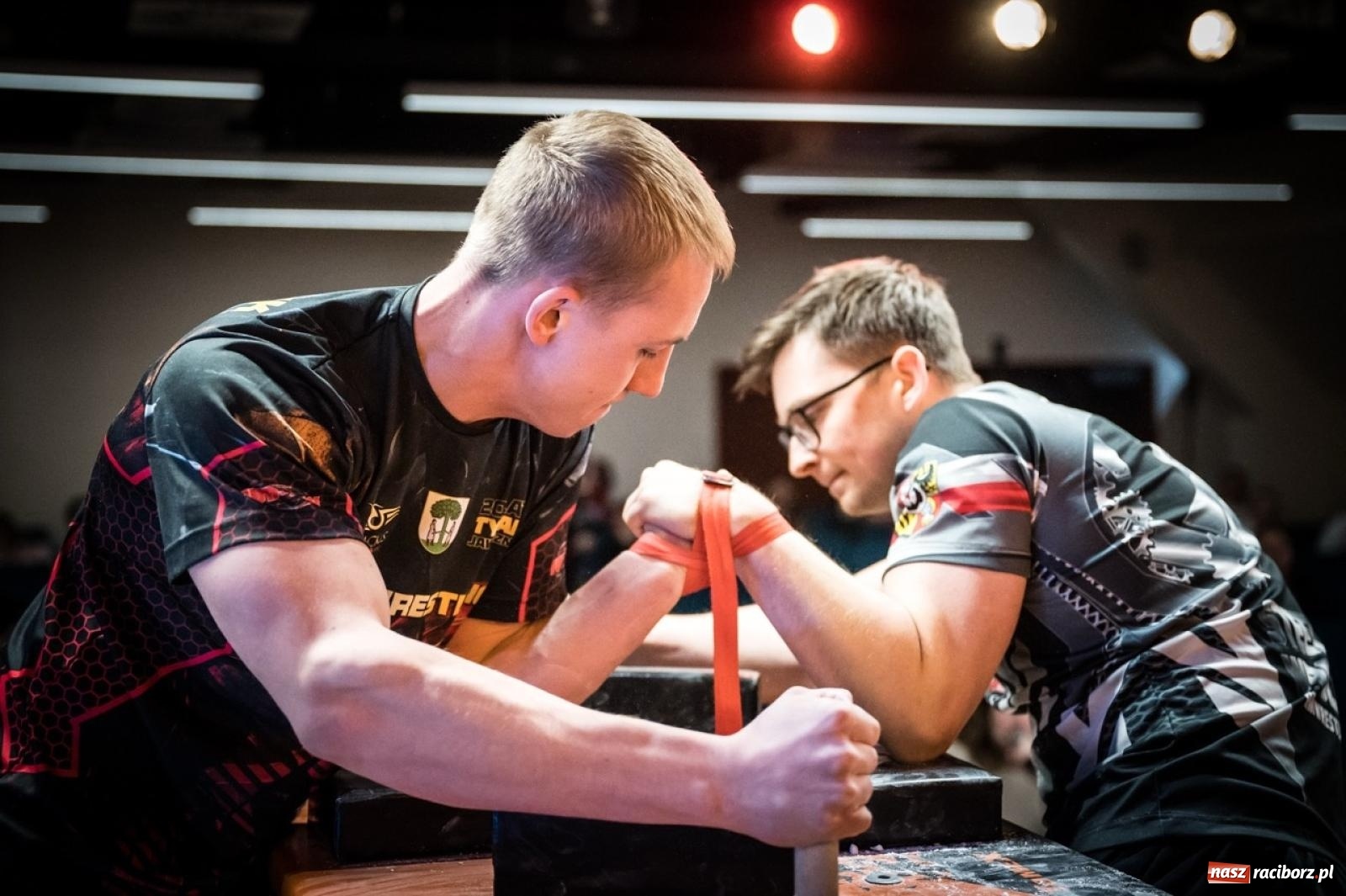 Zdjęcie w galerii na portalu naszraciborz.pl: Racibórz areną krajowej rywalizacji. Na zamku trwają XXVI Mistrzostwa Polski w Armwrestlingu wiadomości z regionu