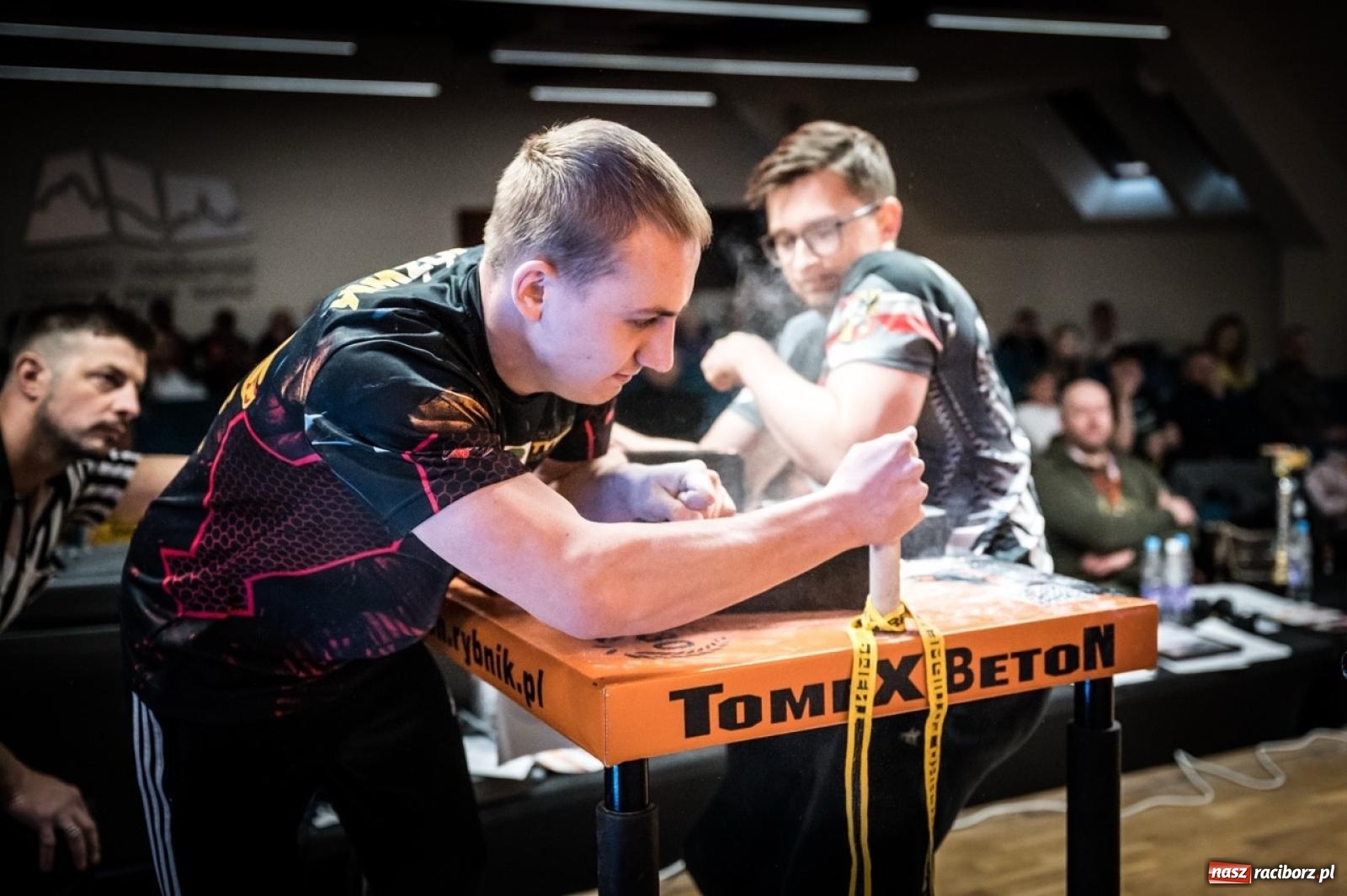 Zdjęcie w galerii na portalu naszraciborz.pl: Racibórz areną krajowej rywalizacji. Na zamku trwają XXVI Mistrzostwa Polski w Armwrestlingu wiadomości z regionu