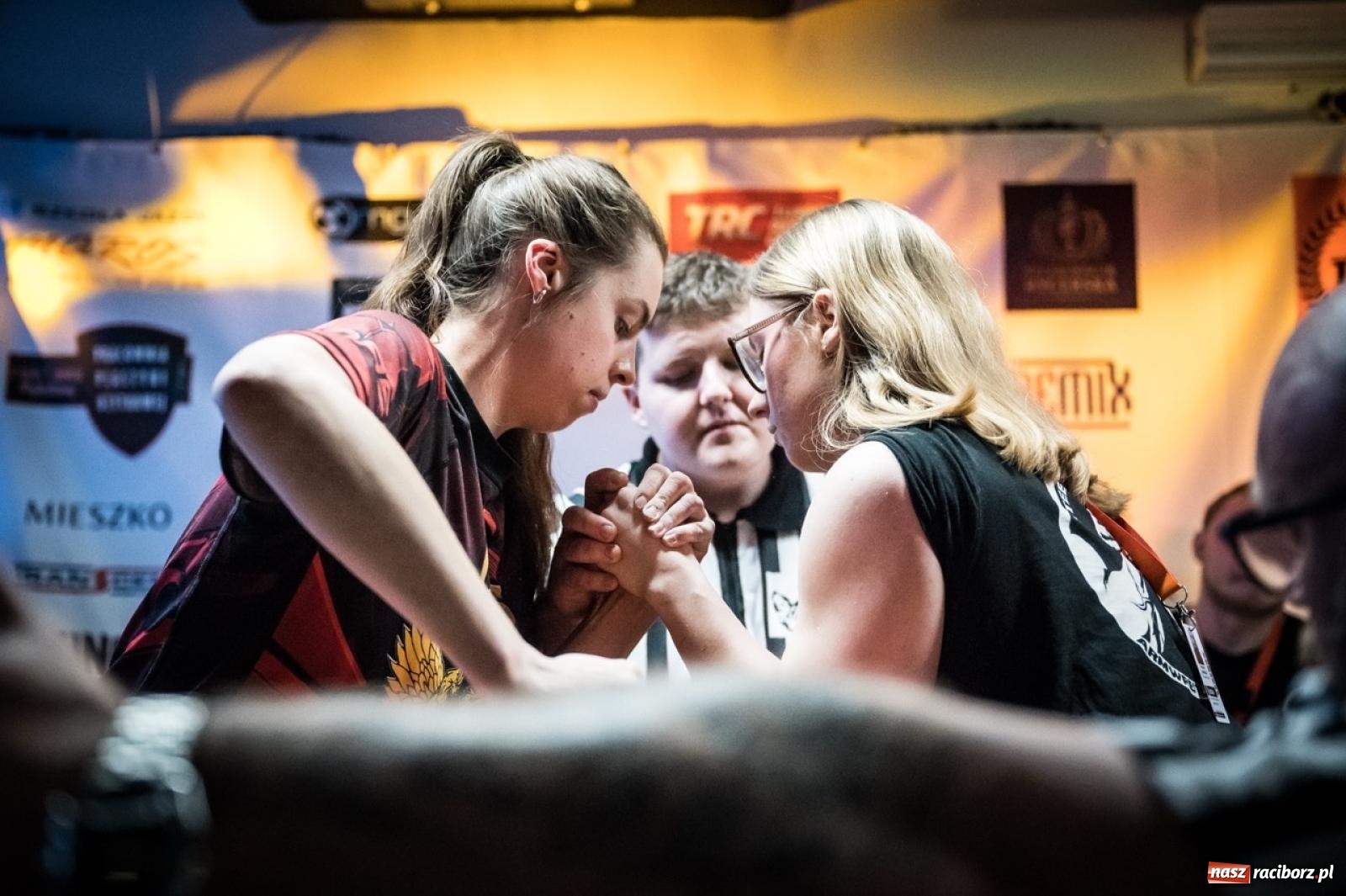 Zdjęcie w galerii na portalu naszraciborz.pl: Racibórz areną krajowej rywalizacji. Na zamku trwają XXVI Mistrzostwa Polski w Armwrestlingu wiadomości z regionu