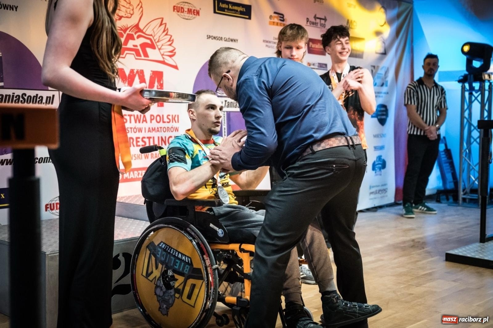 Zdjęcie w galerii na portalu naszraciborz.pl: Racibórz areną krajowej rywalizacji. Na zamku trwają XXVI Mistrzostwa Polski w Armwrestlingu wiadomości z regionu