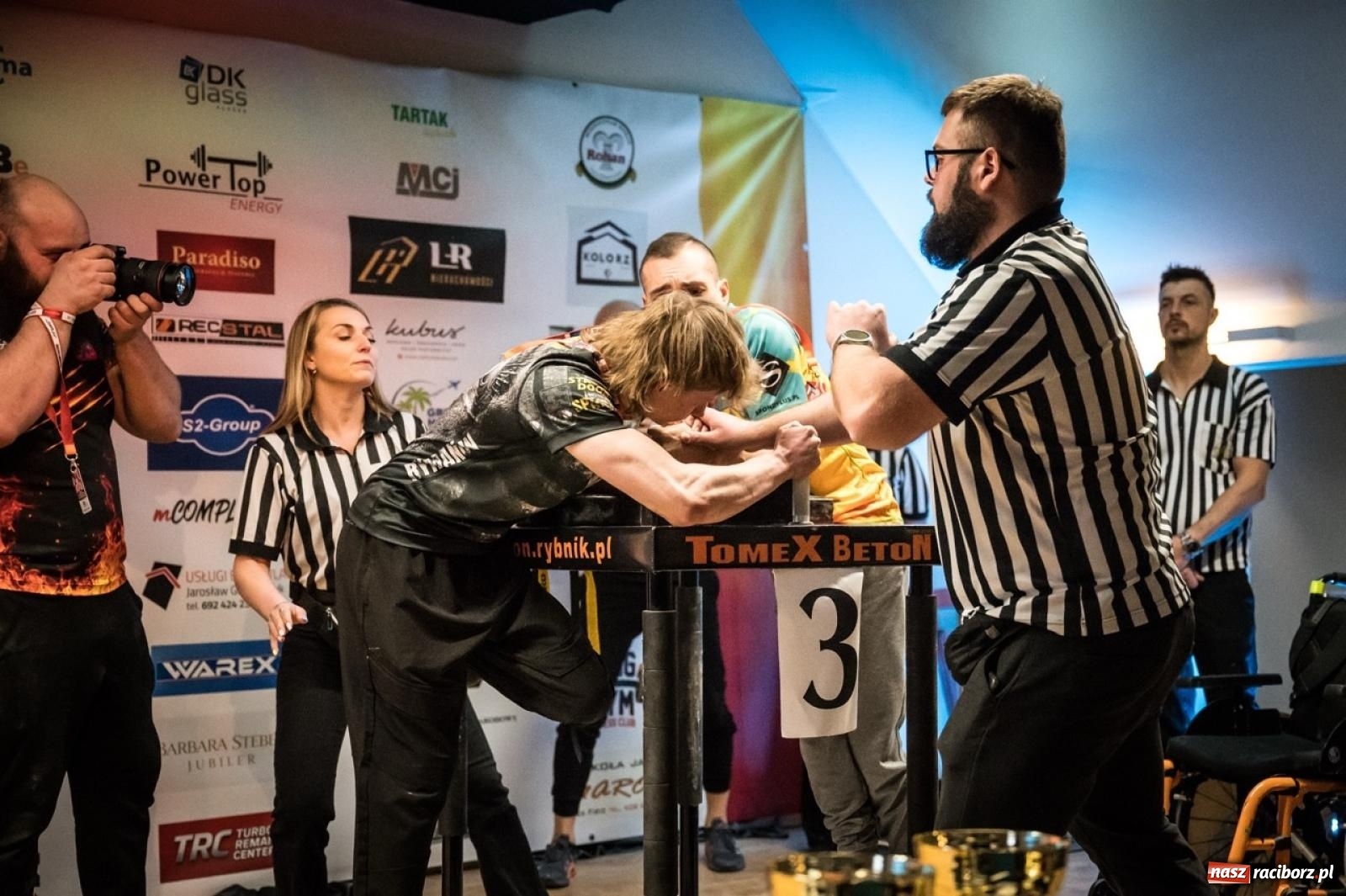 Zdjęcie w galerii na portalu naszraciborz.pl: Racibórz areną krajowej rywalizacji. Na zamku trwają XXVI Mistrzostwa Polski w Armwrestlingu wiadomości z regionu