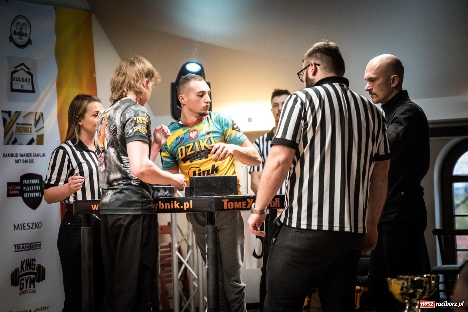 Zdjęcie w galerii na portalu naszraciborz.pl: Racibórz areną krajowej rywalizacji. Na zamku trwają XXVI Mistrzostwa Polski w Armwrestlingu wiadomości z regionu