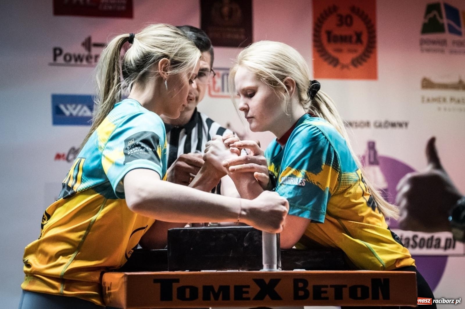 Zdjęcie w galerii na portalu naszraciborz.pl: Racibórz areną krajowej rywalizacji. Na zamku trwają XXVI Mistrzostwa Polski w Armwrestlingu wiadomości z regionu