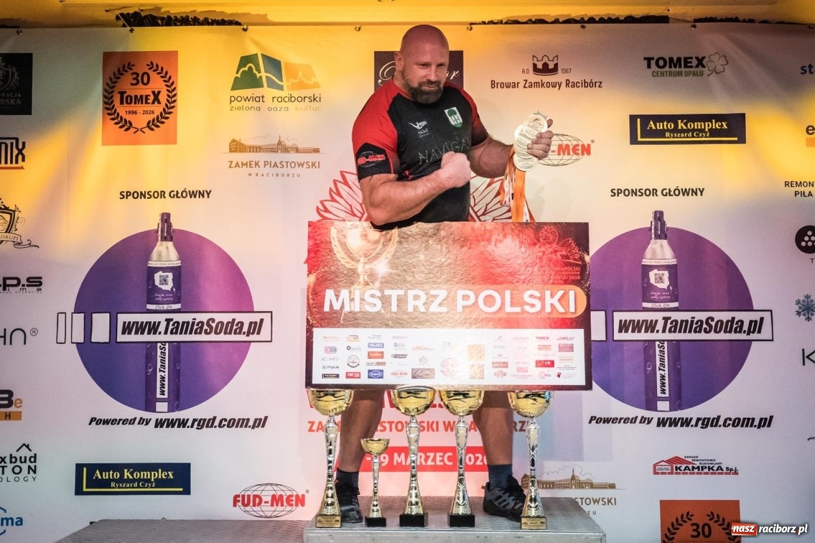 Zdjęcie w galerii na portalu naszraciborz.pl: Racibórz areną krajowej rywalizacji. Na zamku trwają XXVI Mistrzostwa Polski w Armwrestlingu wiadomości z regionu