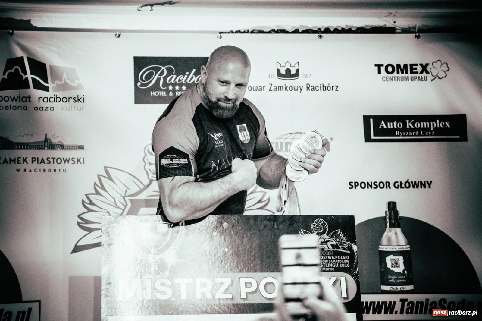 Zdjęcie w galerii na portalu naszraciborz.pl: Racibórz areną krajowej rywalizacji. Na zamku trwają XXVI Mistrzostwa Polski w Armwrestlingu wiadomości z regionu