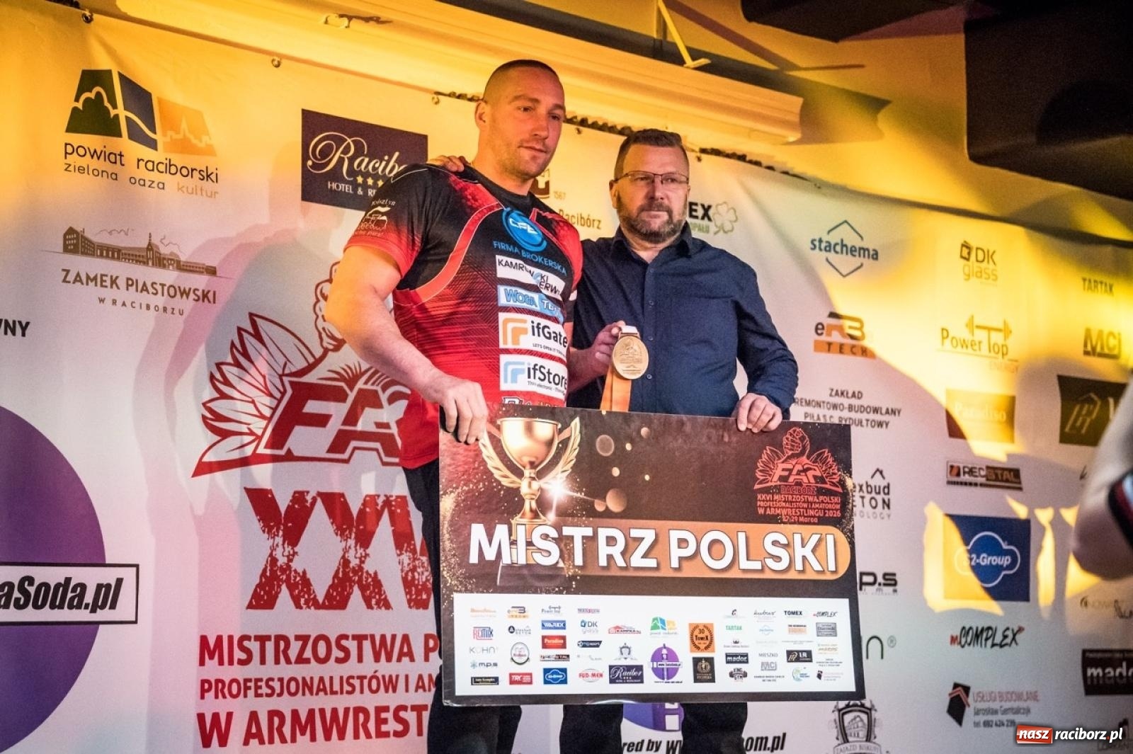 Zdjęcie w galerii na portalu naszraciborz.pl: Racibórz areną krajowej rywalizacji. Na zamku trwają XXVI Mistrzostwa Polski w Armwrestlingu wiadomości z regionu
