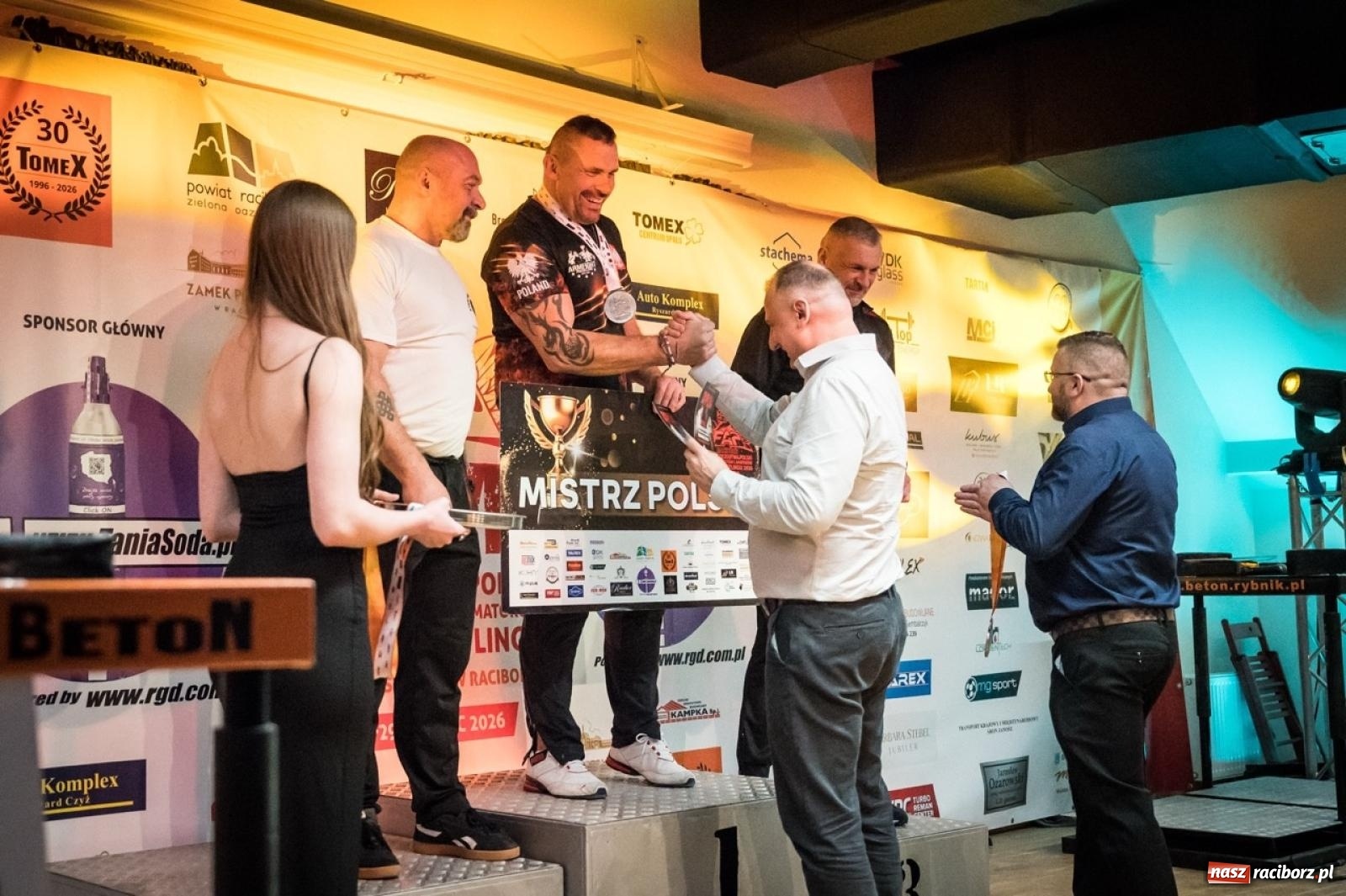 Zdjęcie w galerii na portalu naszraciborz.pl: Racibórz areną krajowej rywalizacji. Na zamku trwają XXVI Mistrzostwa Polski w Armwrestlingu wiadomości z regionu