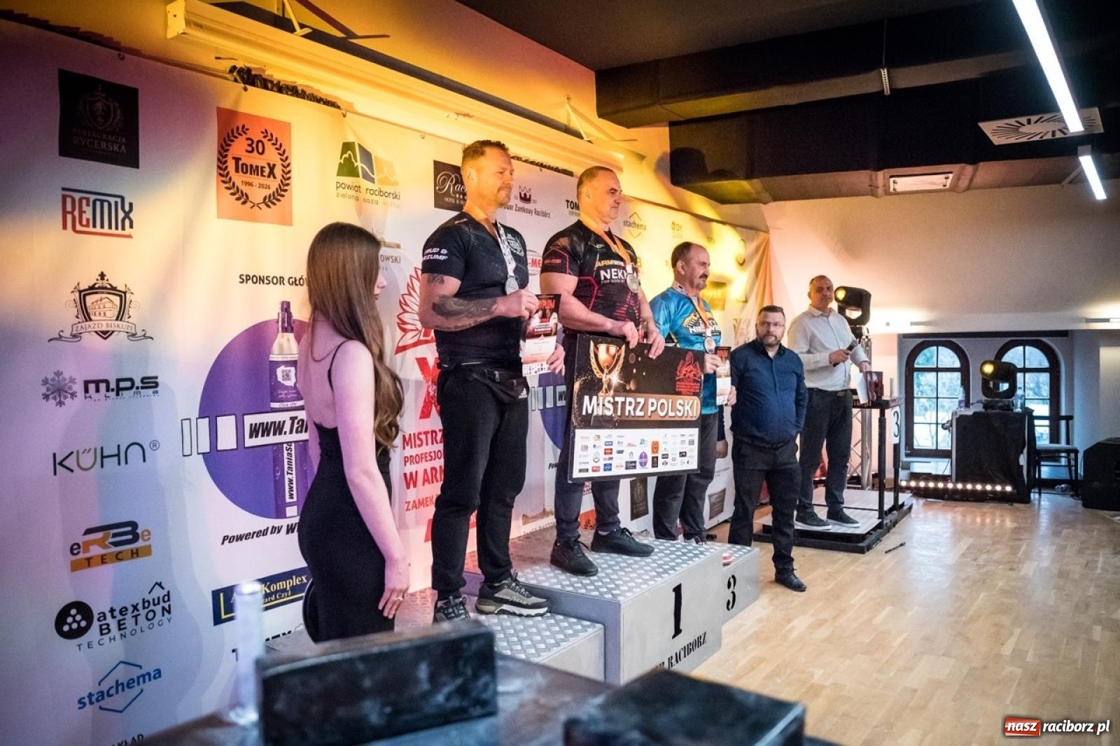 Zdjęcie w galerii na portalu naszraciborz.pl: Racibórz areną krajowej rywalizacji. Na zamku trwają XXVI Mistrzostwa Polski w Armwrestlingu wiadomości z regionu