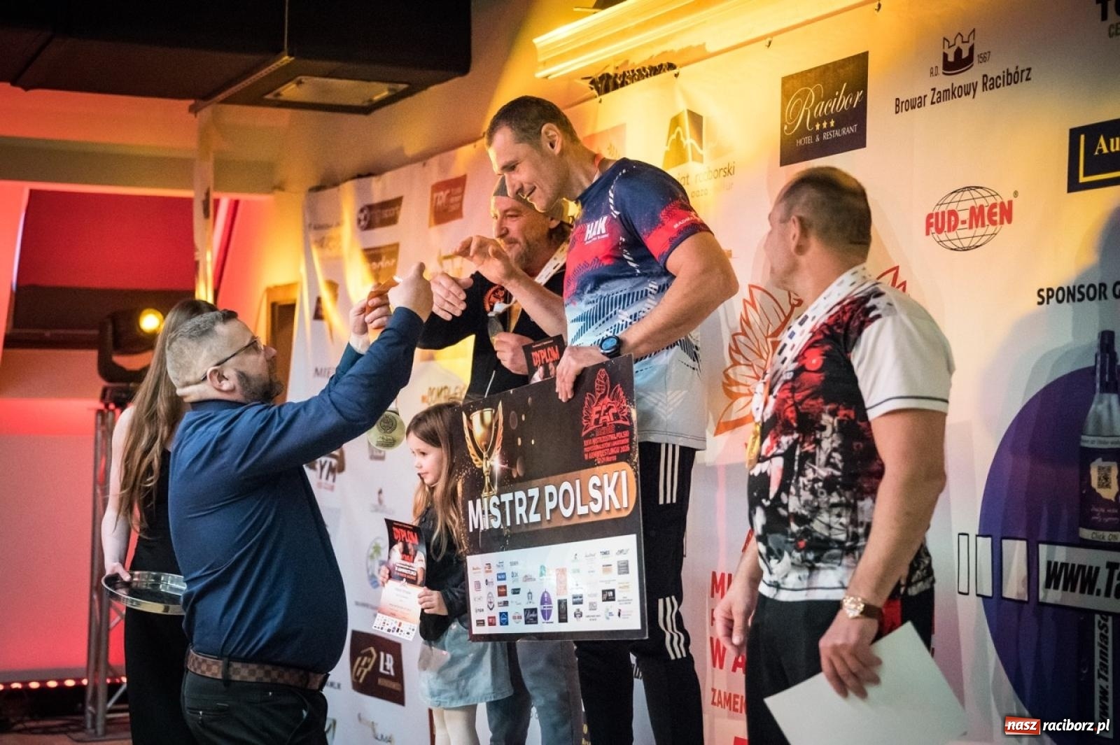 Zdjęcie w galerii na portalu naszraciborz.pl: Racibórz areną krajowej rywalizacji. Na zamku trwają XXVI Mistrzostwa Polski w Armwrestlingu wiadomości z regionu