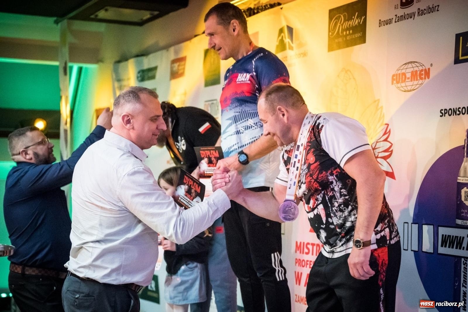 Zdjęcie w galerii na portalu naszraciborz.pl: Racibórz areną krajowej rywalizacji. Na zamku trwają XXVI Mistrzostwa Polski w Armwrestlingu wiadomości z regionu