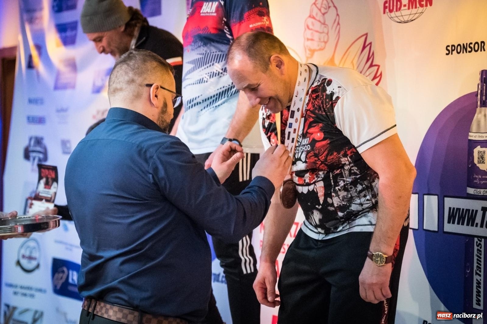 Zdjęcie w galerii na portalu naszraciborz.pl: Racibórz areną krajowej rywalizacji. Na zamku trwają XXVI Mistrzostwa Polski w Armwrestlingu wiadomości z regionu