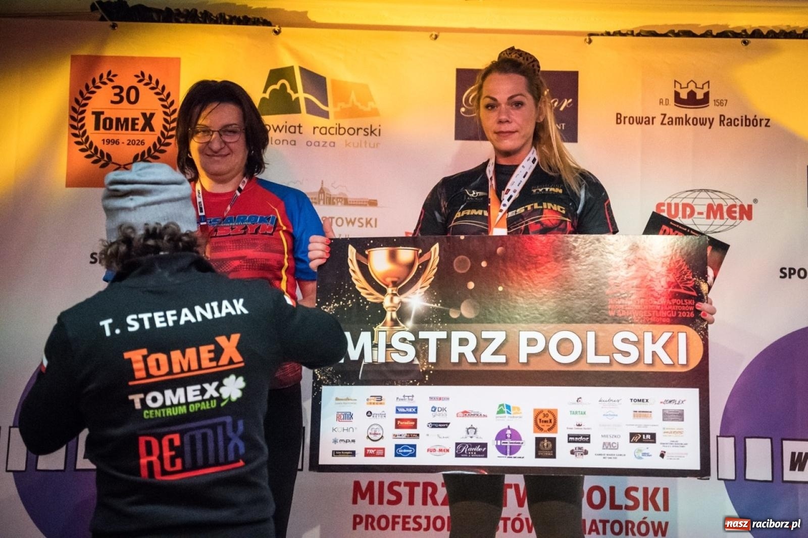 Zdjęcie w galerii na portalu naszraciborz.pl: Racibórz areną krajowej rywalizacji. Na zamku trwają XXVI Mistrzostwa Polski w Armwrestlingu wiadomości z regionu