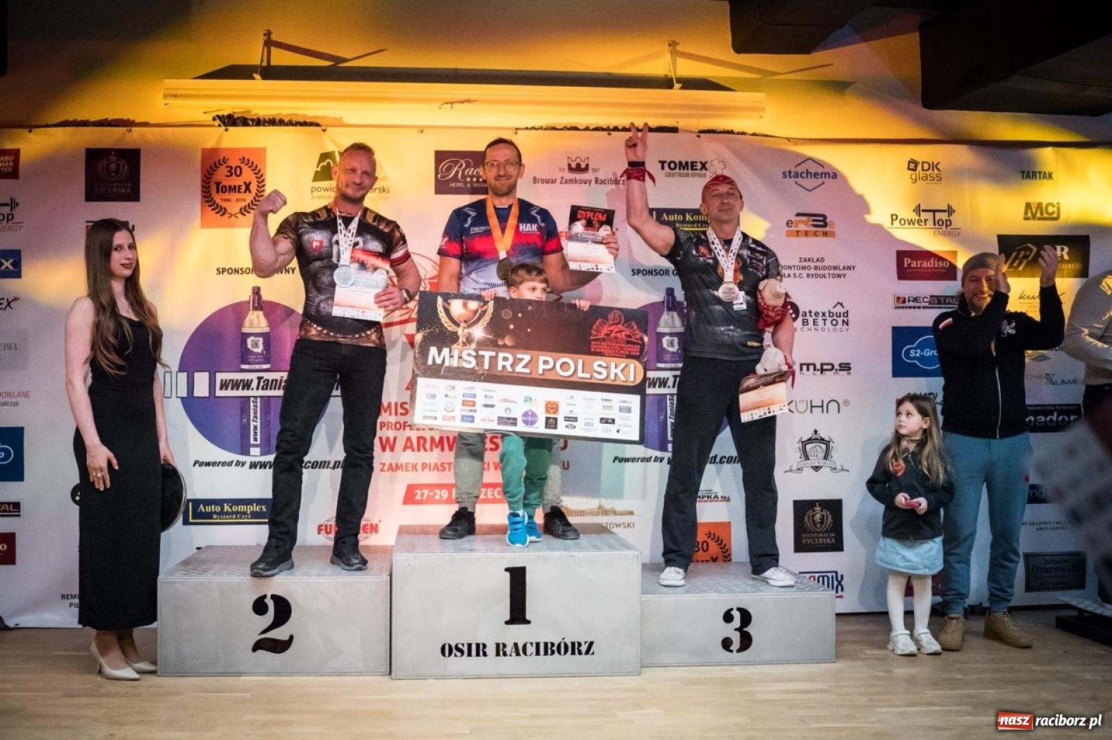 Zdjęcie w galerii na portalu naszraciborz.pl: Racibórz areną krajowej rywalizacji. Na zamku trwają XXVI Mistrzostwa Polski w Armwrestlingu wiadomości z regionu