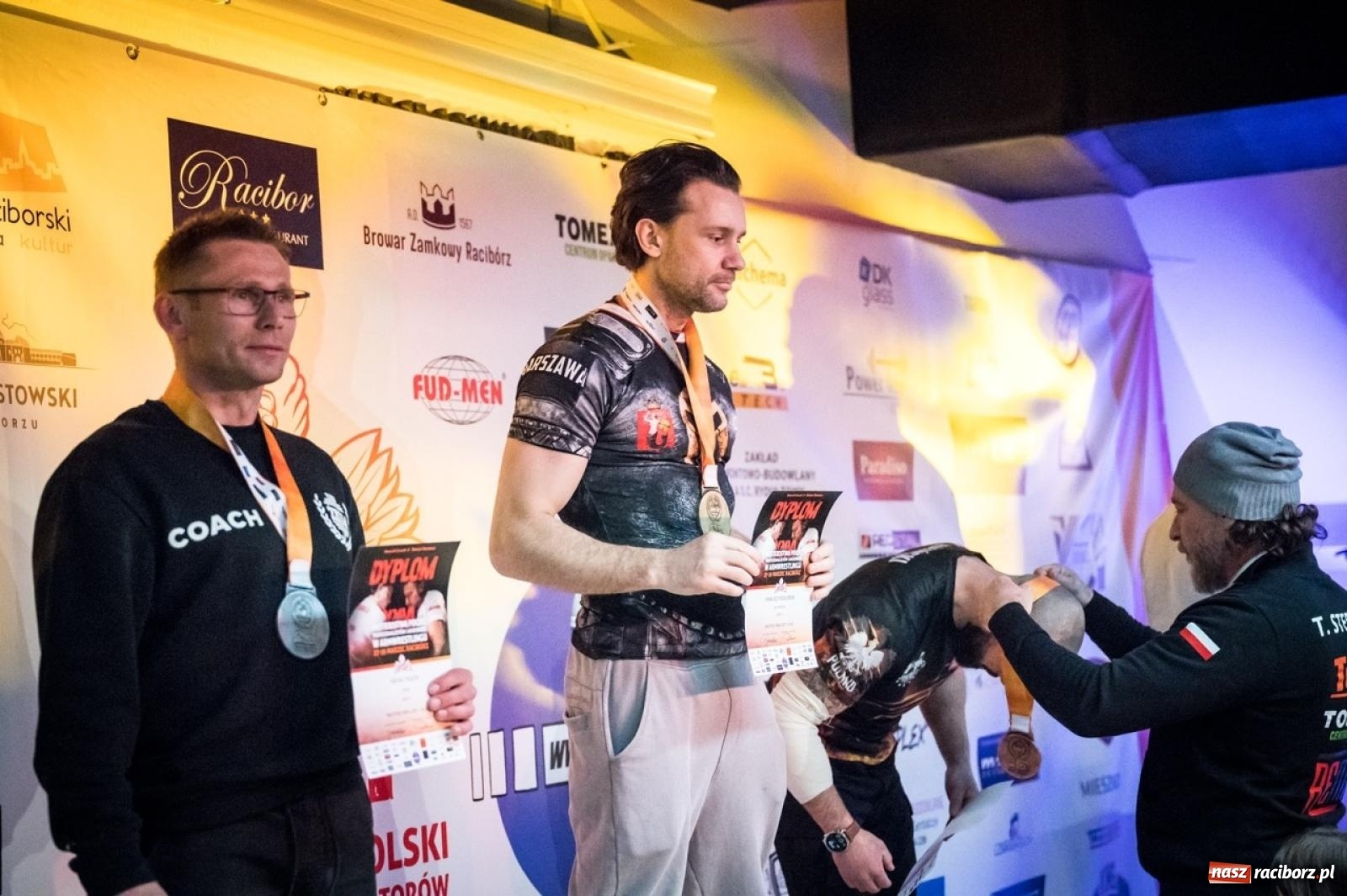 Zdjęcie w galerii na portalu naszraciborz.pl: Racibórz areną krajowej rywalizacji. Na zamku trwają XXVI Mistrzostwa Polski w Armwrestlingu wiadomości z regionu