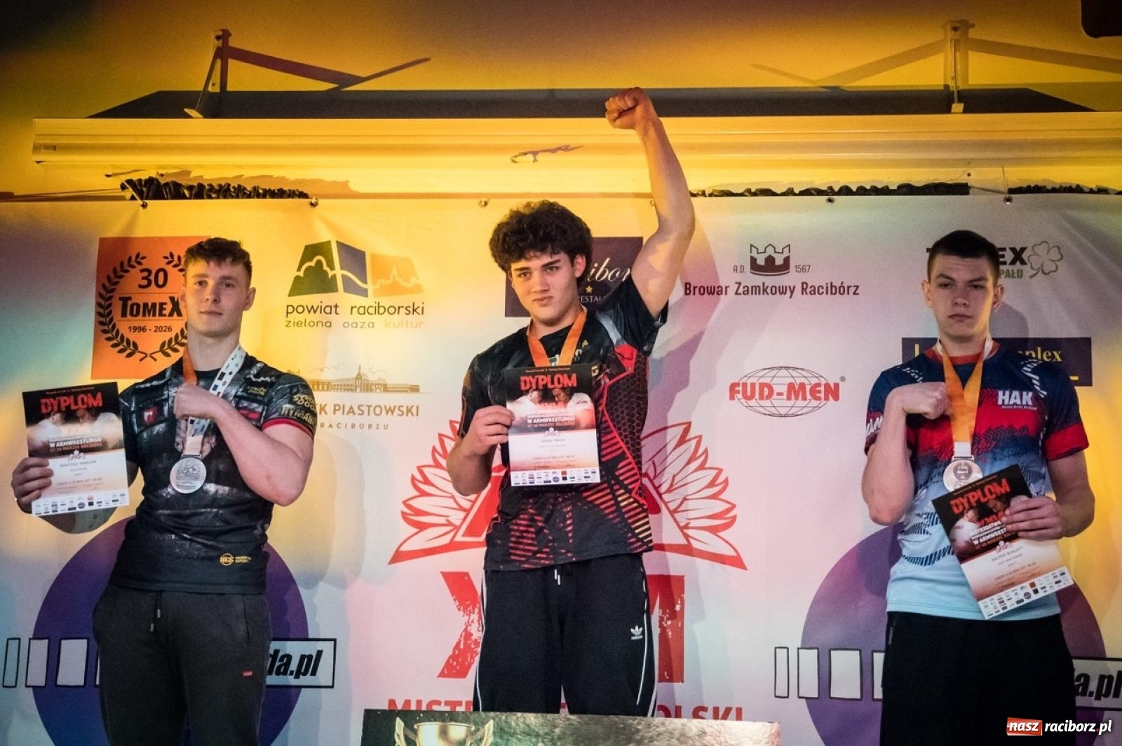 Zdjęcie w galerii na portalu naszraciborz.pl: Racibórz areną krajowej rywalizacji. Na zamku trwają XXVI Mistrzostwa Polski w Armwrestlingu wiadomości z regionu