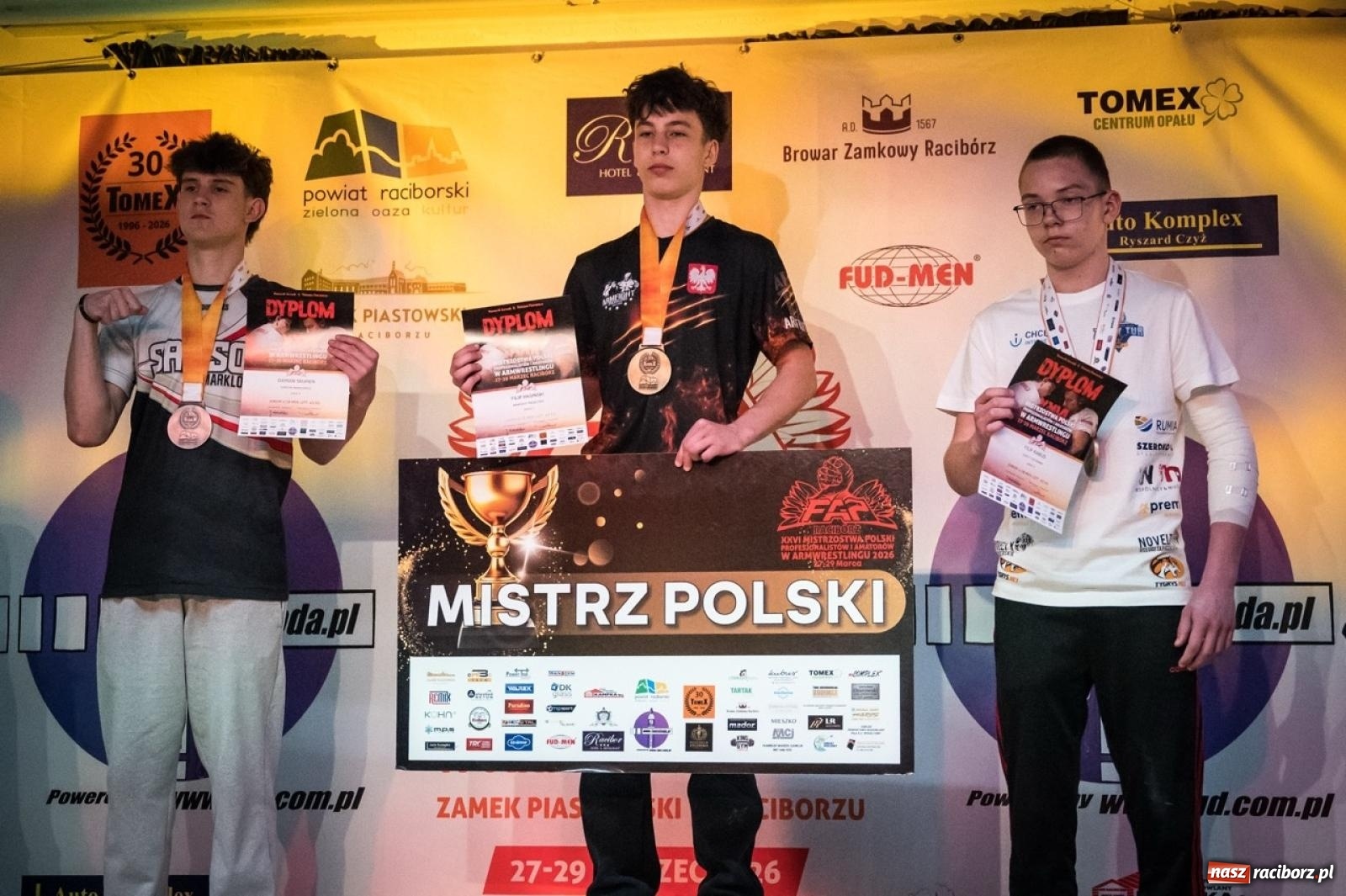 Zdjęcie w galerii na portalu naszraciborz.pl: Racibórz areną krajowej rywalizacji. Na zamku trwają XXVI Mistrzostwa Polski w Armwrestlingu wiadomości z regionu