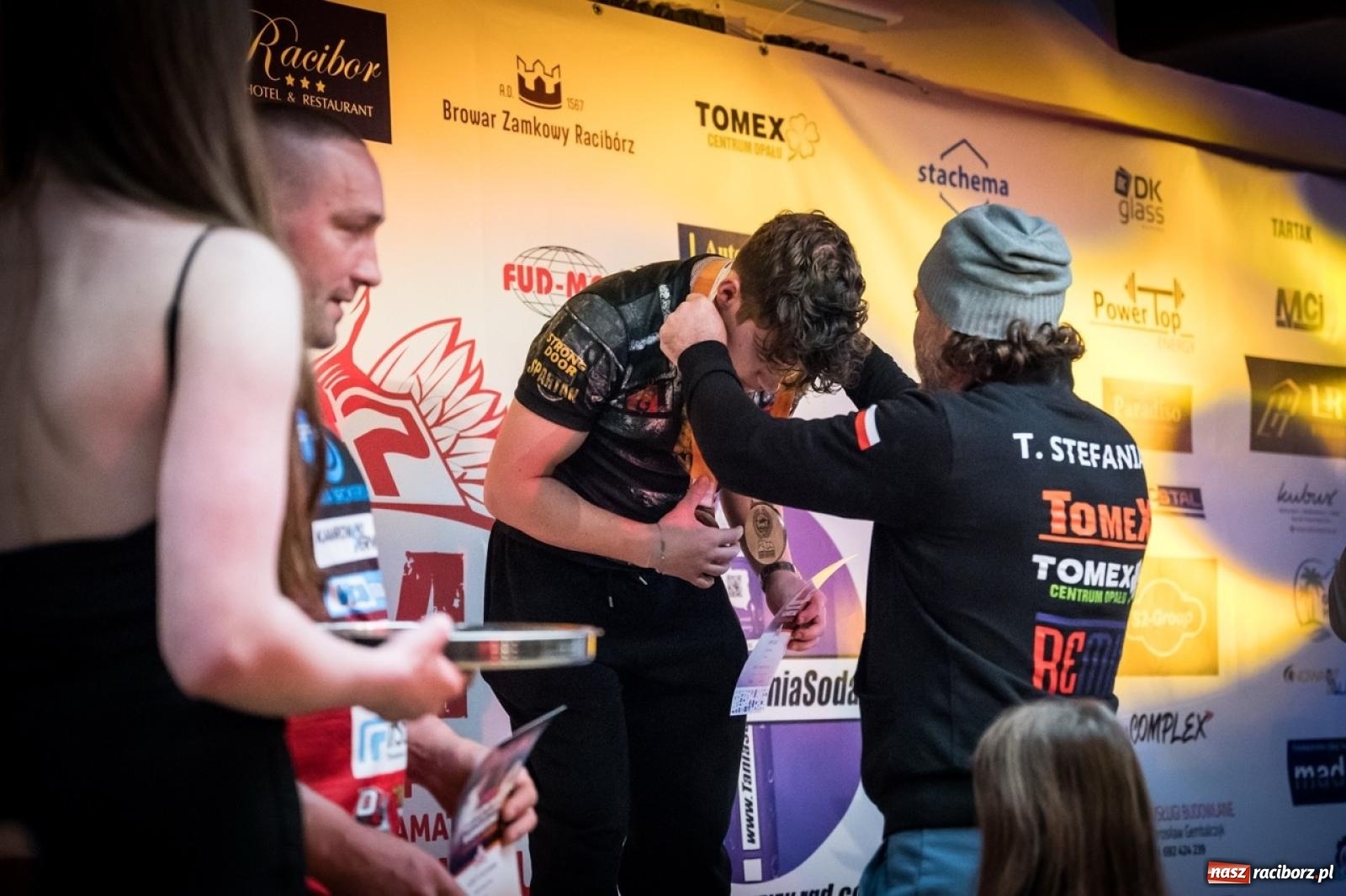 Zdjęcie w galerii na portalu naszraciborz.pl: Racibórz areną krajowej rywalizacji. Na zamku trwają XXVI Mistrzostwa Polski w Armwrestlingu wiadomości z regionu