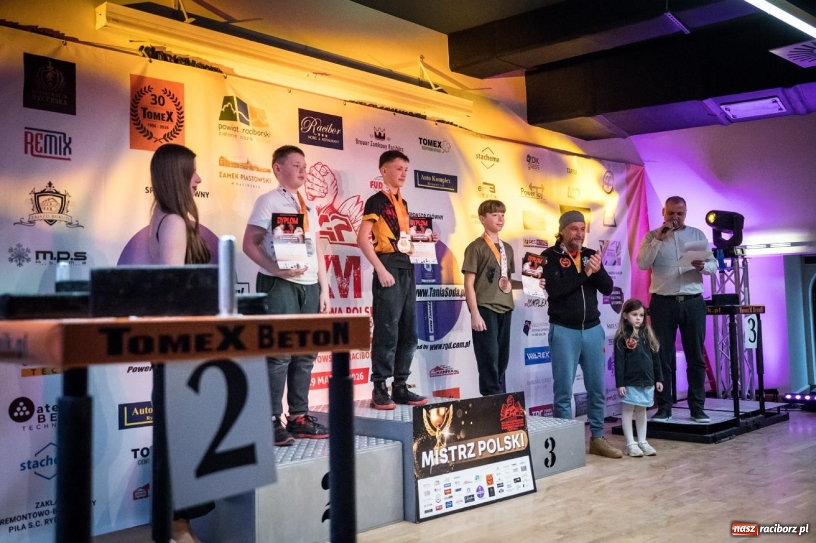 Zdjęcie w galerii na portalu naszraciborz.pl: Racibórz areną krajowej rywalizacji. Na zamku trwają XXVI Mistrzostwa Polski w Armwrestlingu wiadomości z regionu