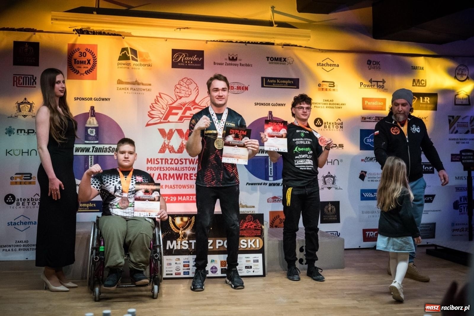 Zdjęcie w galerii na portalu naszraciborz.pl: Racibórz areną krajowej rywalizacji. Na zamku trwają XXVI Mistrzostwa Polski w Armwrestlingu wiadomości z regionu