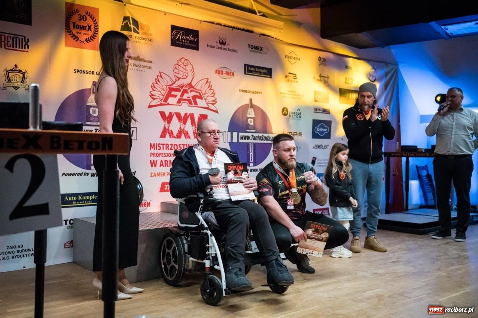 Zdjęcie w galerii na portalu naszraciborz.pl: Racibórz areną krajowej rywalizacji. Na zamku trwają XXVI Mistrzostwa Polski w Armwrestlingu wiadomości z regionu