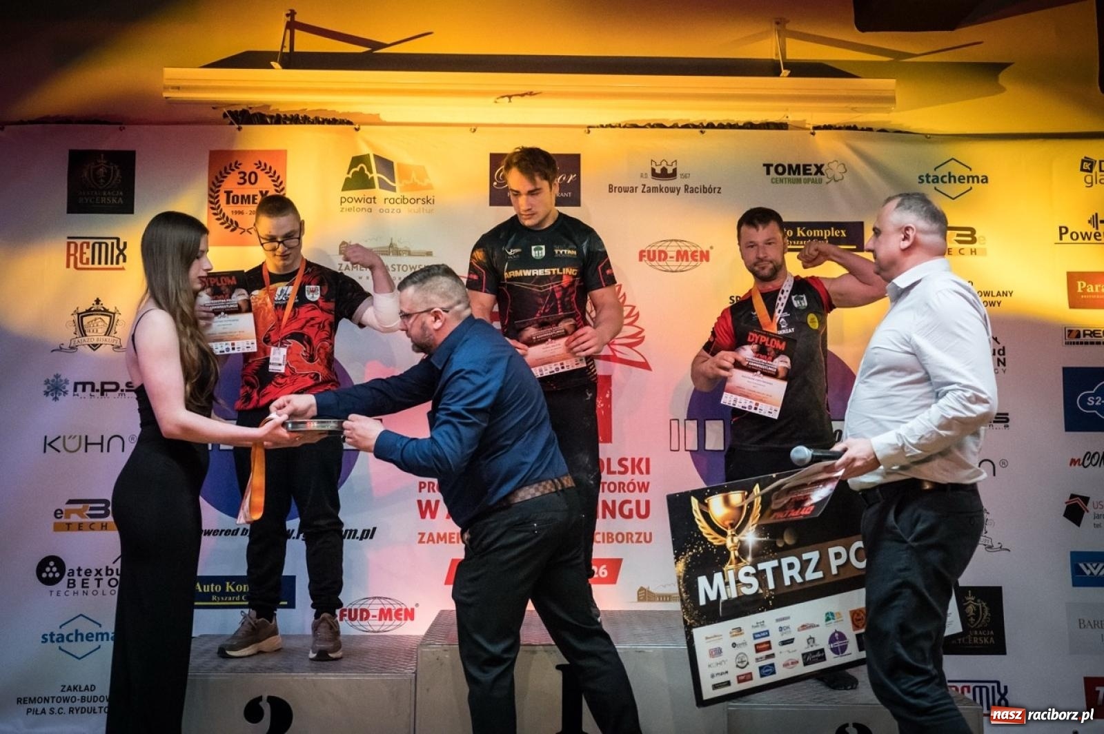 Zdjęcie w galerii na portalu naszraciborz.pl: Racibórz areną krajowej rywalizacji. Na zamku trwają XXVI Mistrzostwa Polski w Armwrestlingu wiadomości z regionu