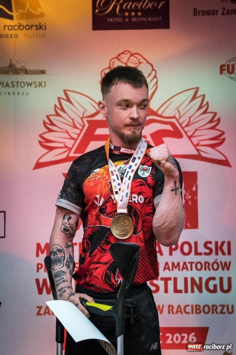 Zdjęcie w galerii na portalu naszraciborz.pl: Racibórz areną krajowej rywalizacji. Na zamku trwają XXVI Mistrzostwa Polski w Armwrestlingu wiadomości z regionu