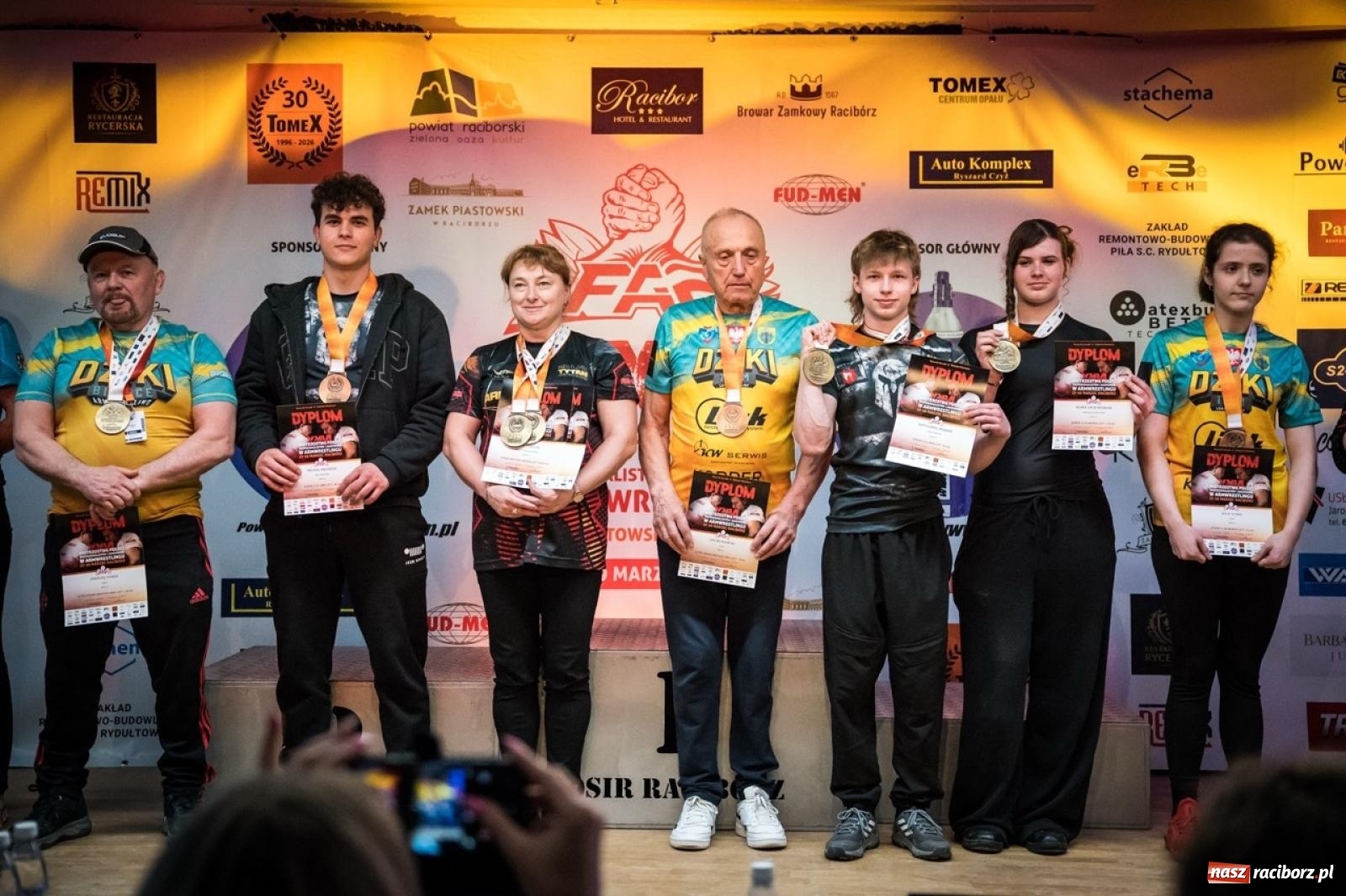 Zdjęcie w galerii na portalu naszraciborz.pl: Racibórz areną krajowej rywalizacji. Na zamku trwają XXVI Mistrzostwa Polski w Armwrestlingu wiadomości z regionu