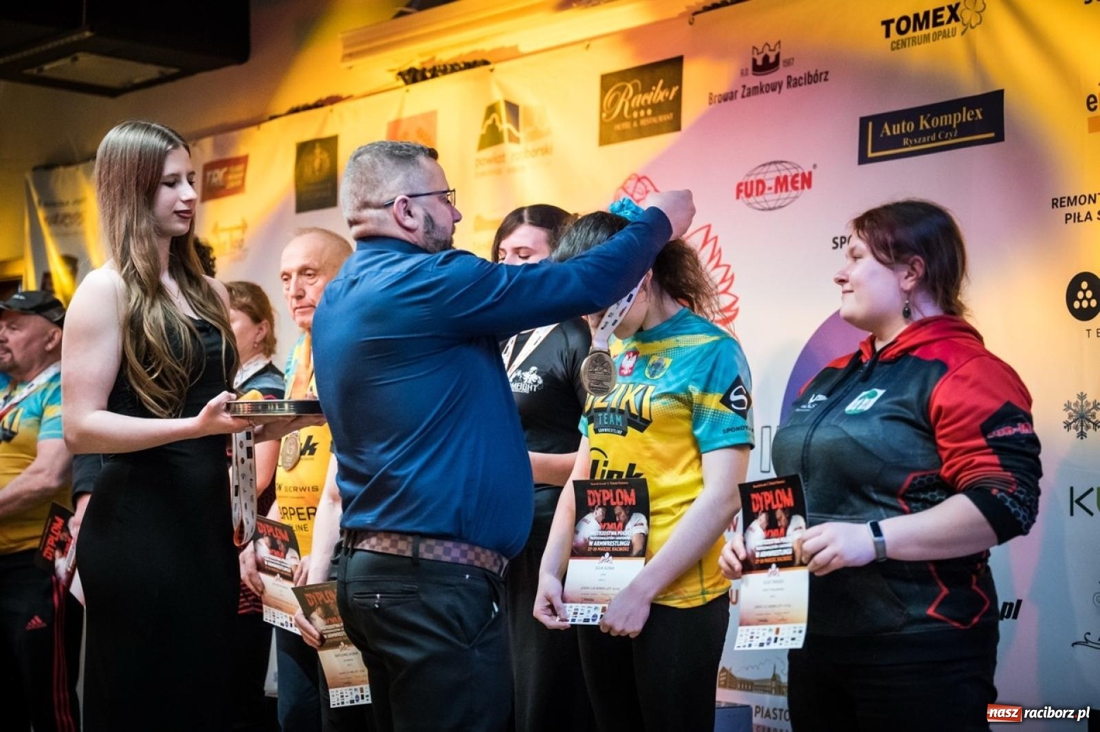 Zdjęcie w galerii na portalu naszraciborz.pl: Racibórz areną krajowej rywalizacji. Na zamku trwają XXVI Mistrzostwa Polski w Armwrestlingu wiadomości z regionu