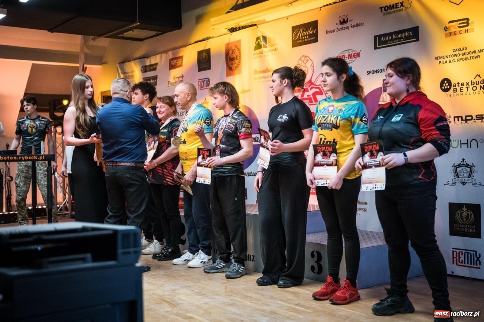 Zdjęcie w galerii na portalu naszraciborz.pl: Racibórz areną krajowej rywalizacji. Na zamku trwają XXVI Mistrzostwa Polski w Armwrestlingu wiadomości z regionu