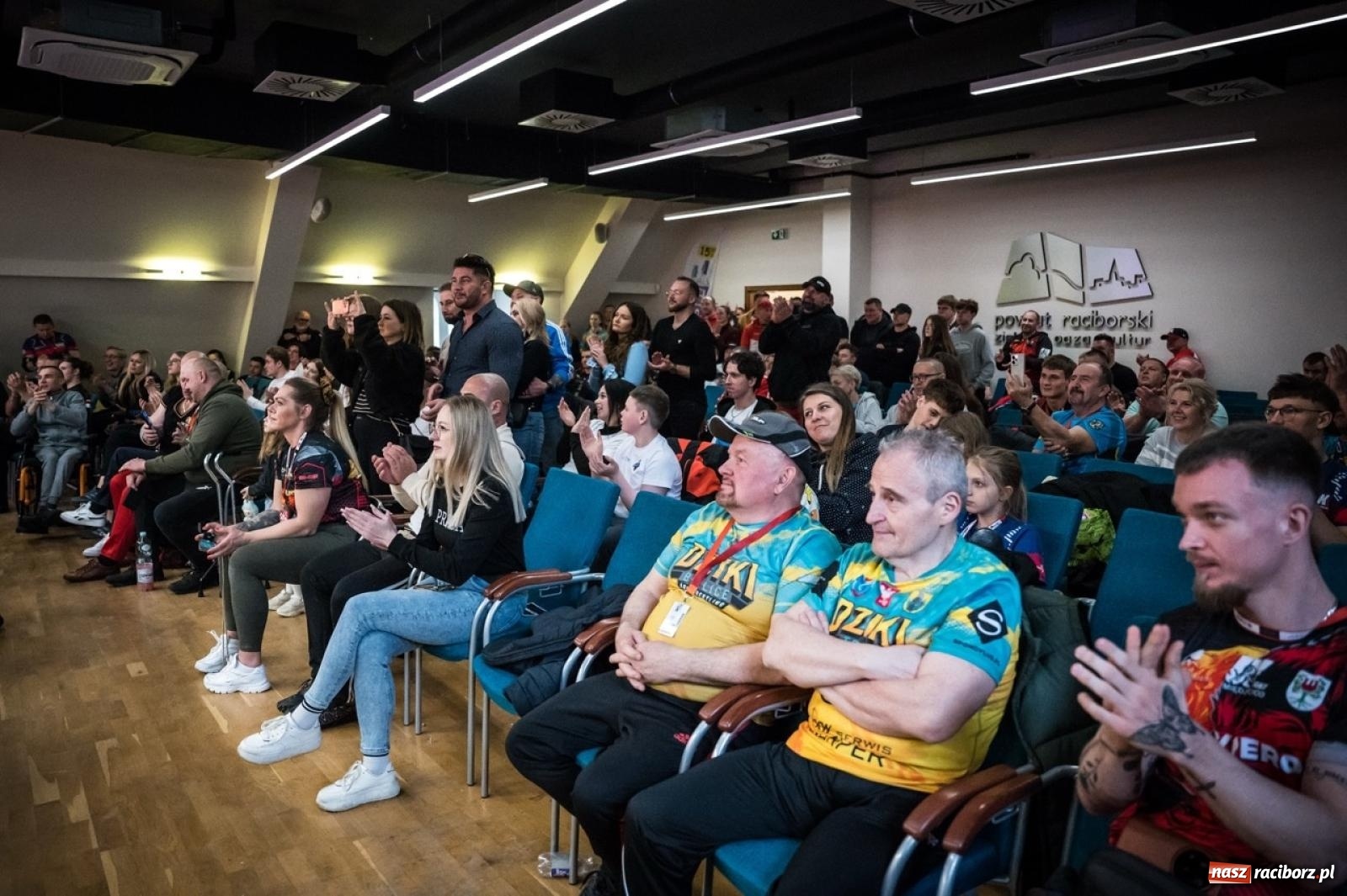 Zdjęcie w galerii na portalu naszraciborz.pl: Racibórz areną krajowej rywalizacji. Na zamku trwają XXVI Mistrzostwa Polski w Armwrestlingu wiadomości z regionu