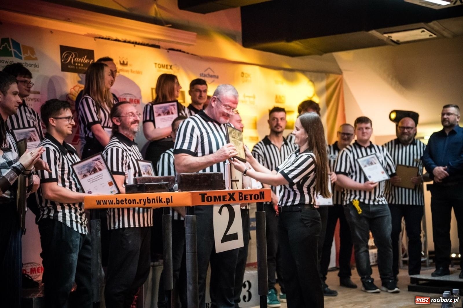 Zdjęcie w galerii na portalu naszraciborz.pl: Racibórz areną krajowej rywalizacji. Na zamku trwają XXVI Mistrzostwa Polski w Armwrestlingu wiadomości z regionu