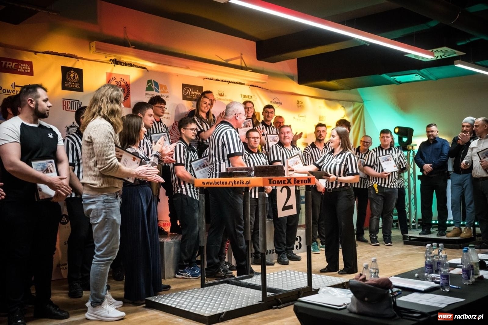 Zdjęcie w galerii na portalu naszraciborz.pl: Racibórz areną krajowej rywalizacji. Na zamku trwają XXVI Mistrzostwa Polski w Armwrestlingu wiadomości z regionu