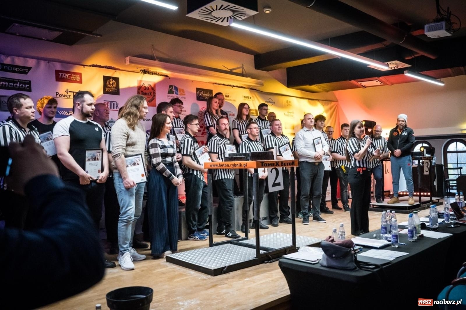 Zdjęcie w galerii na portalu naszraciborz.pl: Racibórz areną krajowej rywalizacji. Na zamku trwają XXVI Mistrzostwa Polski w Armwrestlingu wiadomości z regionu