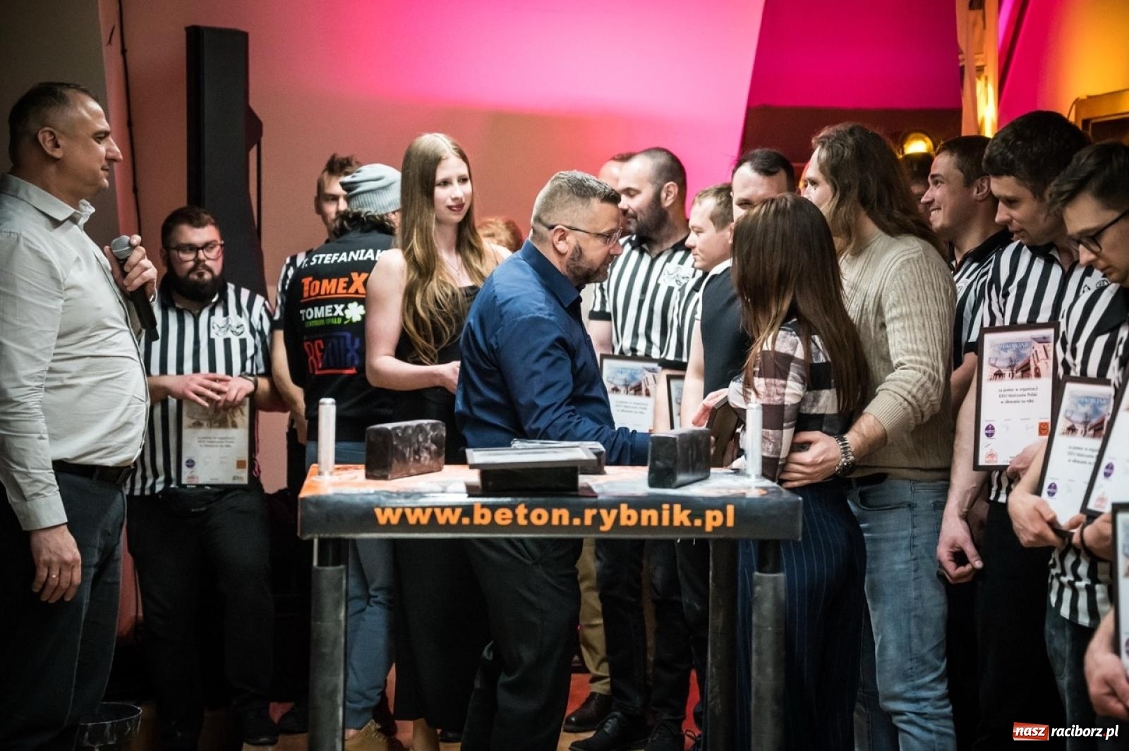 Zdjęcie w galerii na portalu naszraciborz.pl: Racibórz areną krajowej rywalizacji. Na zamku trwają XXVI Mistrzostwa Polski w Armwrestlingu wiadomości z regionu