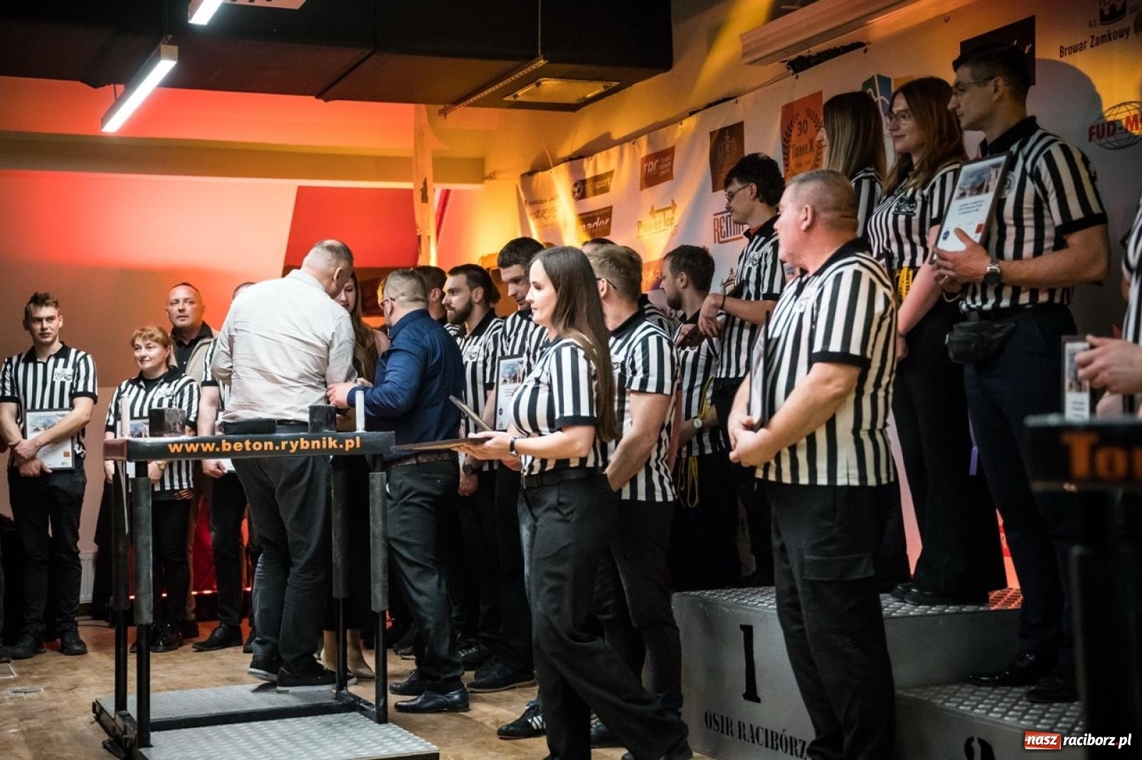 Zdjęcie w galerii na portalu naszraciborz.pl: Racibórz areną krajowej rywalizacji. Na zamku trwają XXVI Mistrzostwa Polski w Armwrestlingu wiadomości z regionu