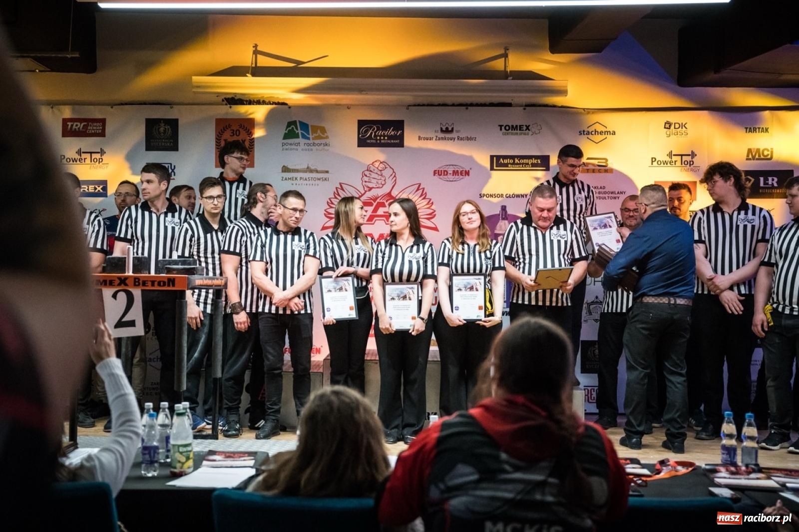 Zdjęcie w galerii na portalu naszraciborz.pl: Racibórz areną krajowej rywalizacji. Na zamku trwają XXVI Mistrzostwa Polski w Armwrestlingu wiadomości z regionu